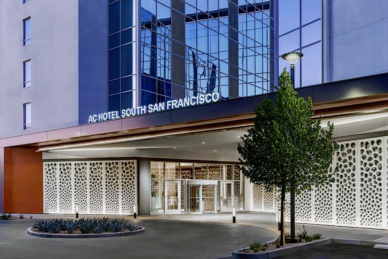 AC Hotel by Marriott San Francisco Airport/Oyster Point Waterfront