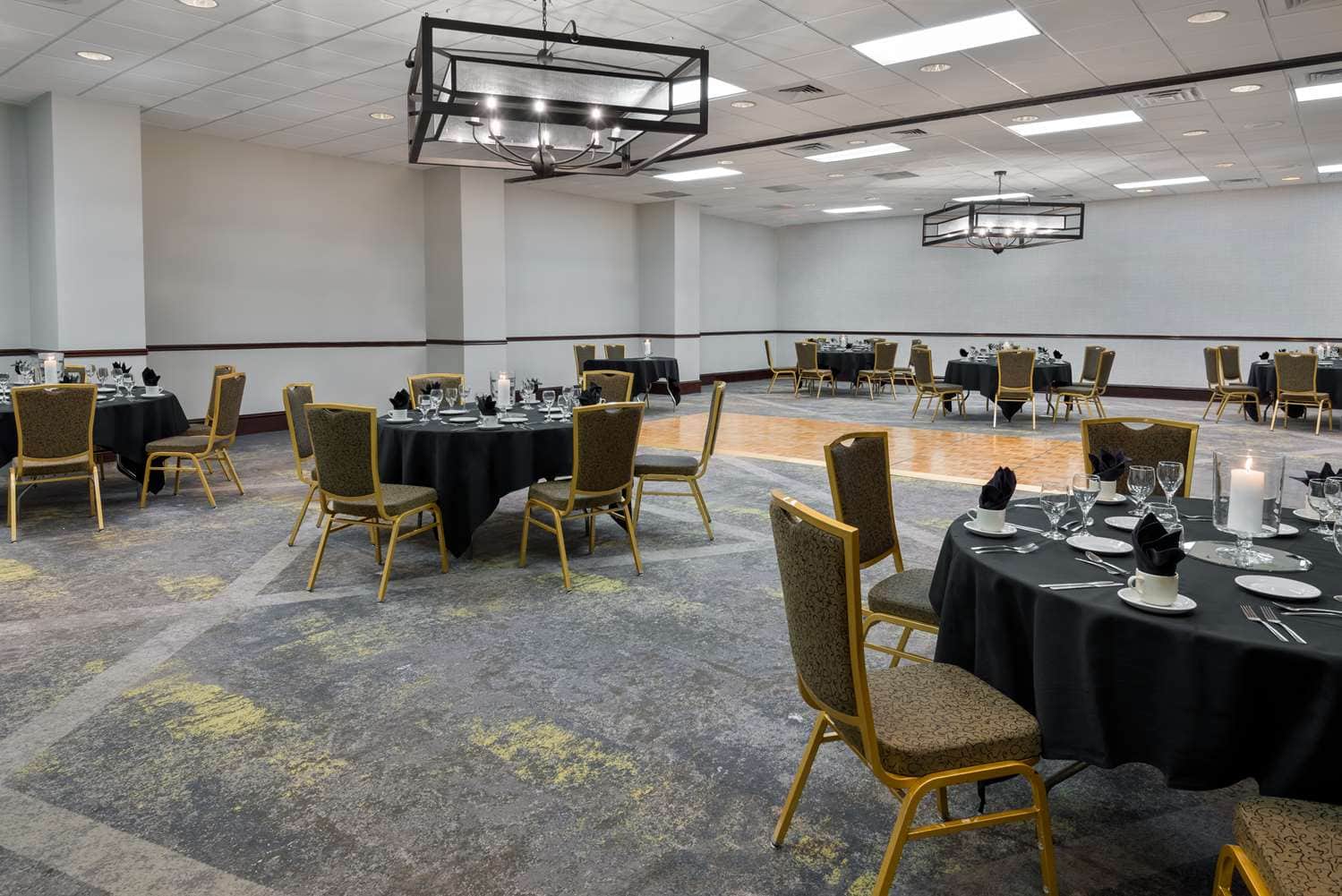 Embassy Suites Dallas - Park Central Area