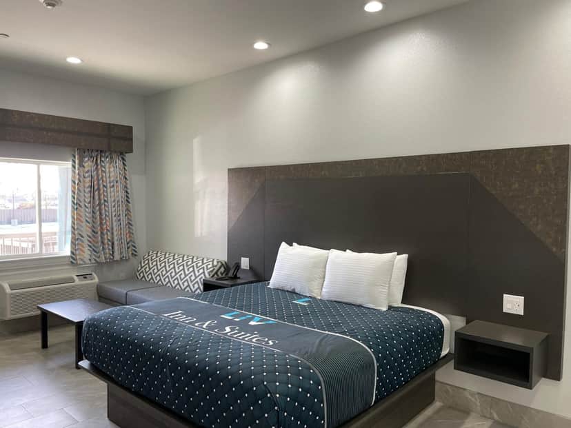 LiV Inn & Suites Houston