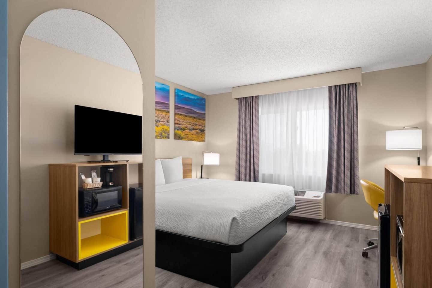Days Inn & Suites by Wyndham Airport Albuquerque