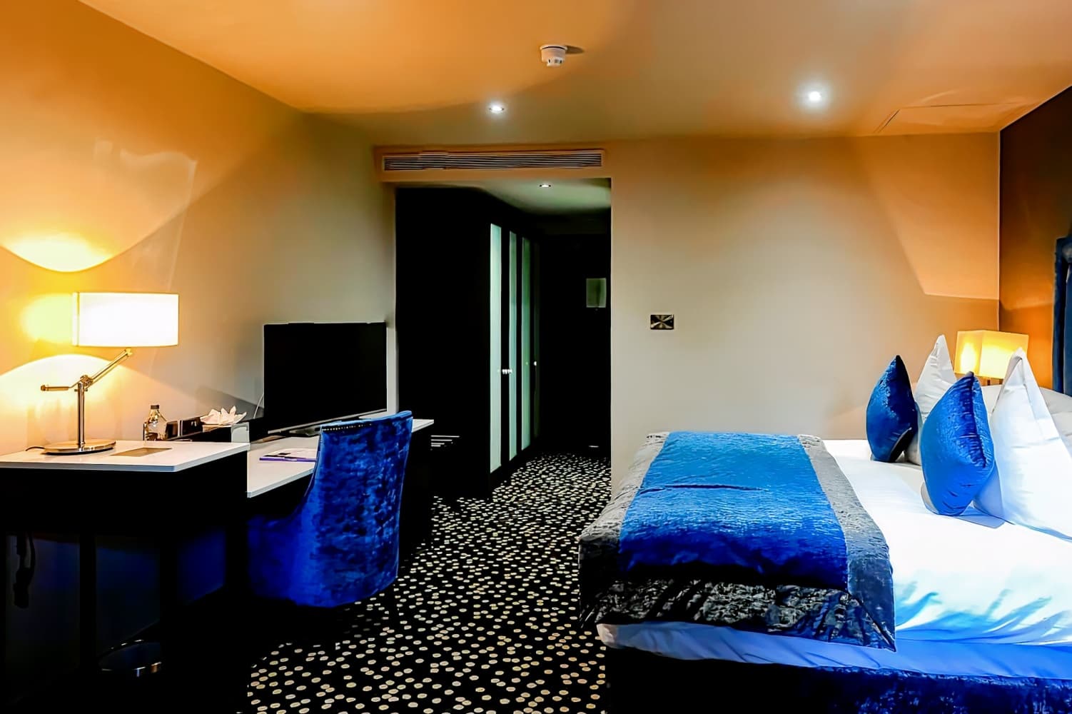 DoubleTree by Hilton Belfast City Ten Square