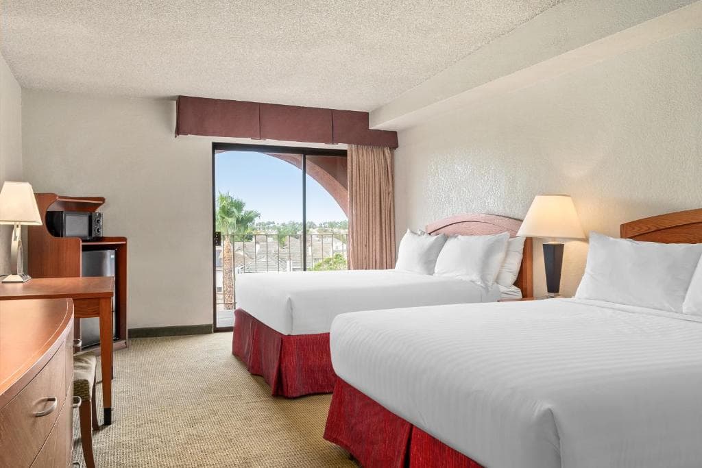 Golden Sails Hotel