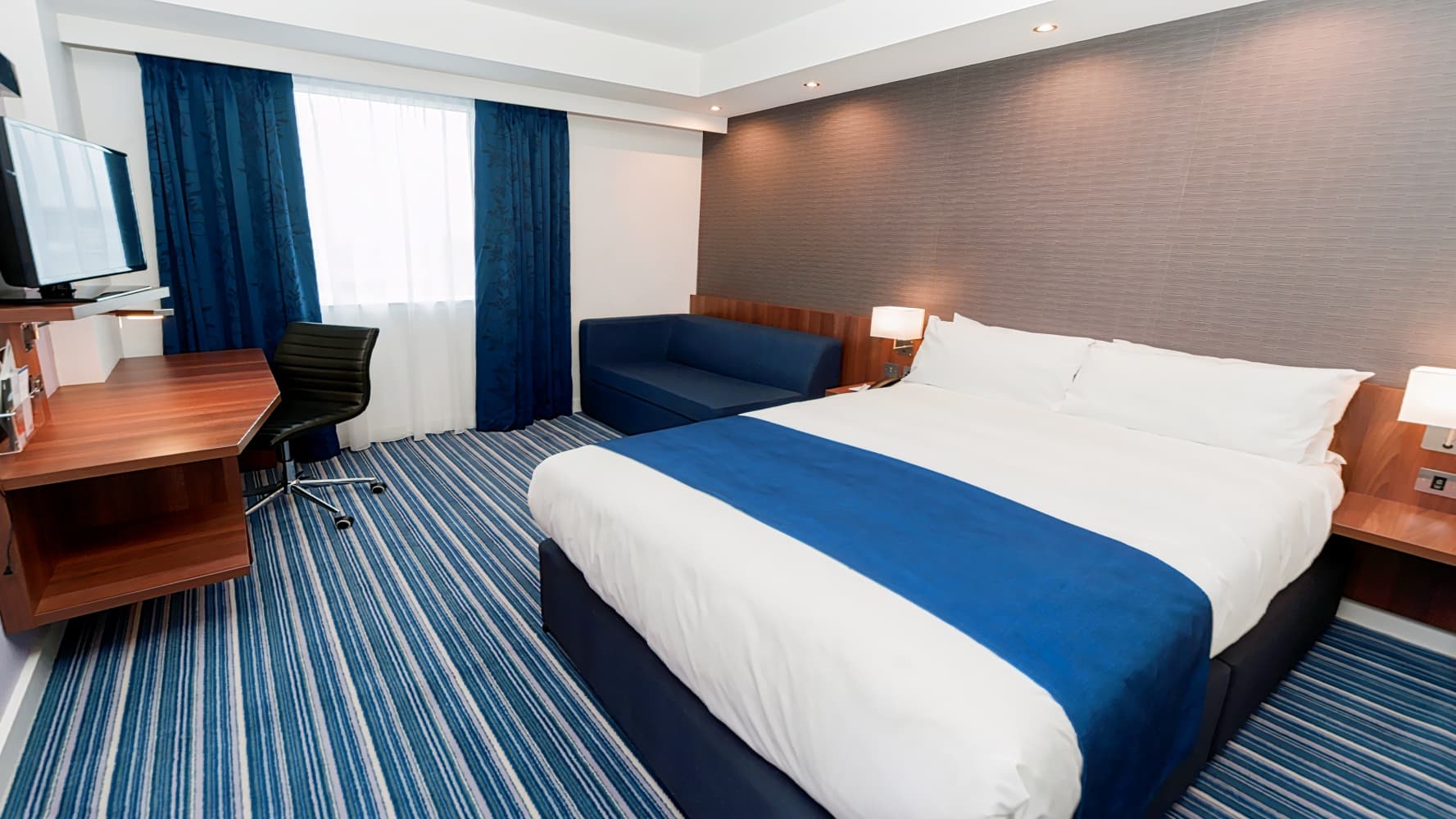 Holiday Inn Express Aberdeen Airport (old)