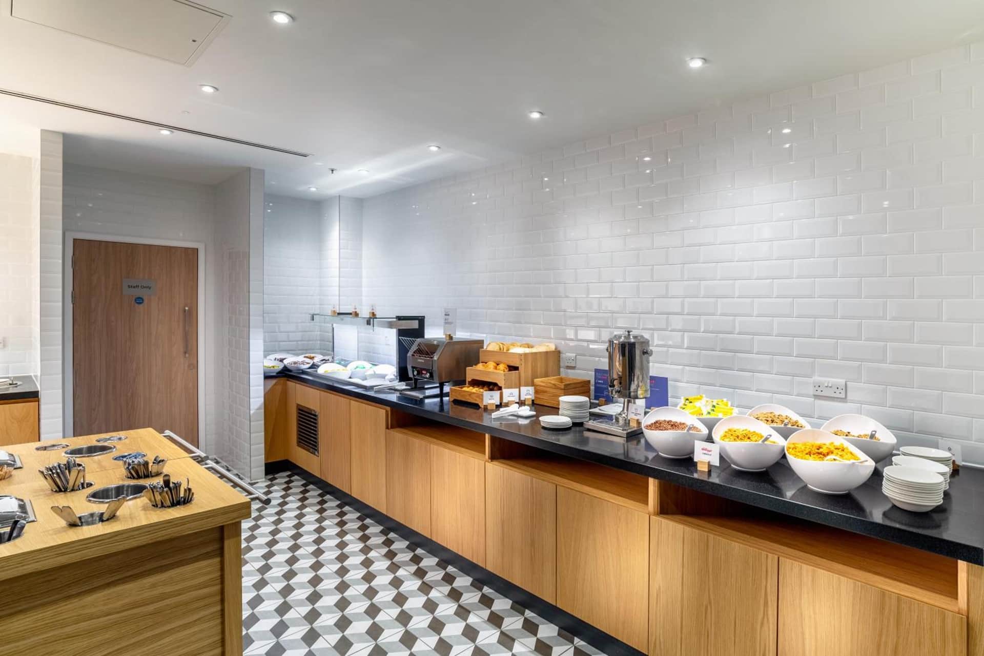 Holiday Inn Express London Heathrow T4, an IHG Hotel