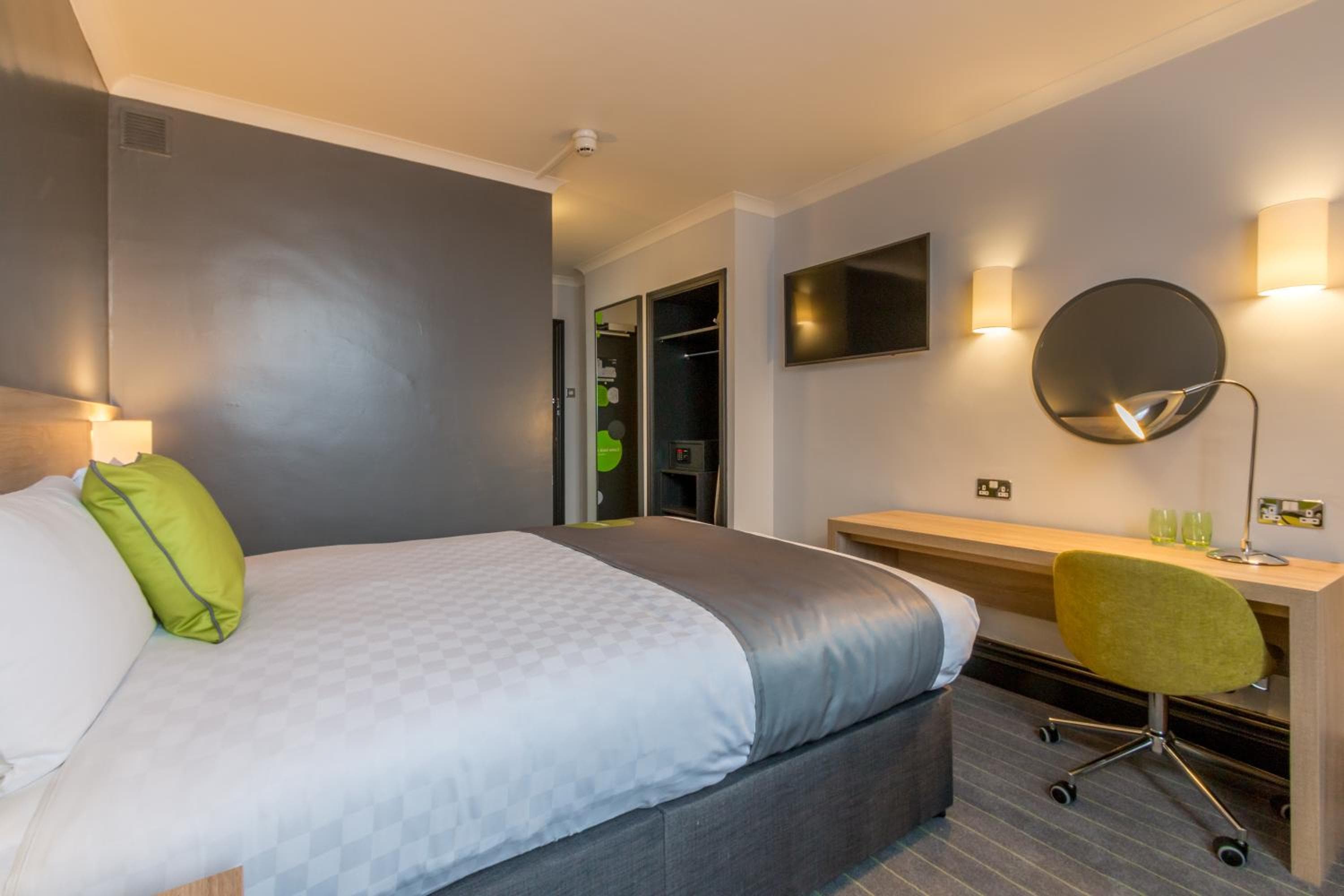 Thistle Express Luton