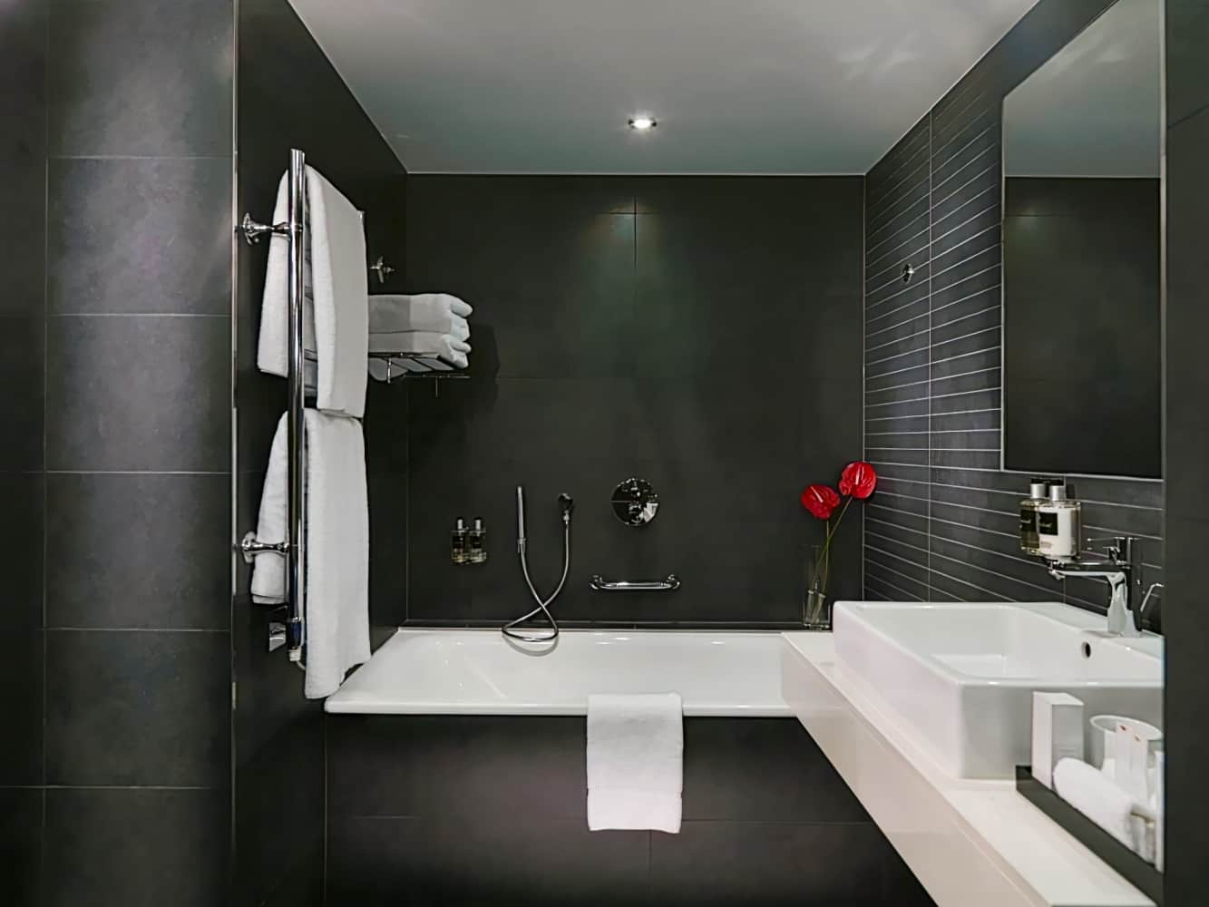 Guildford Harbour Hotel