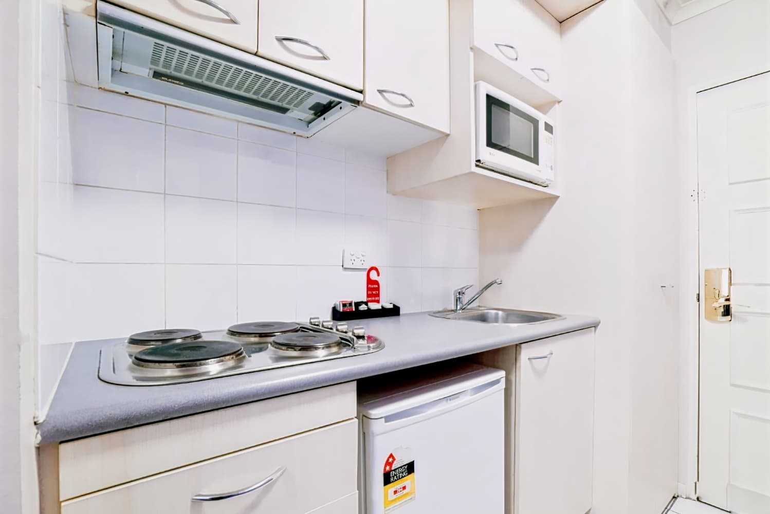 Arrow on Spencer (Also known as Harbourview Apartment Hotel)