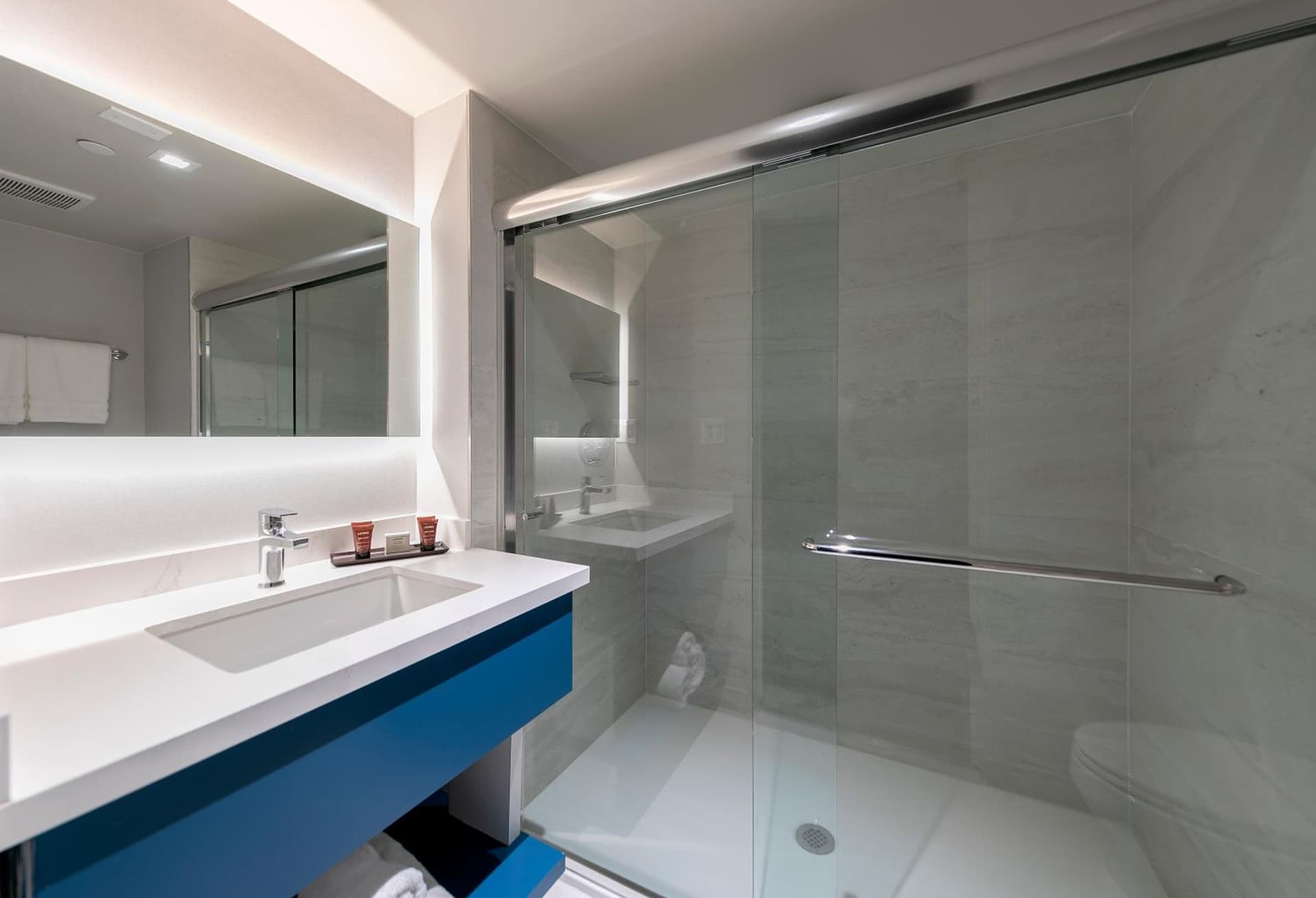 La Jolla Cove Hotel & Suites