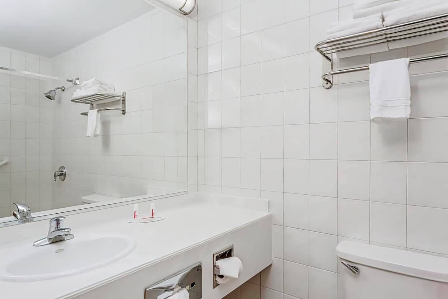 Days Inn by Wyndham Woodbury Long Island