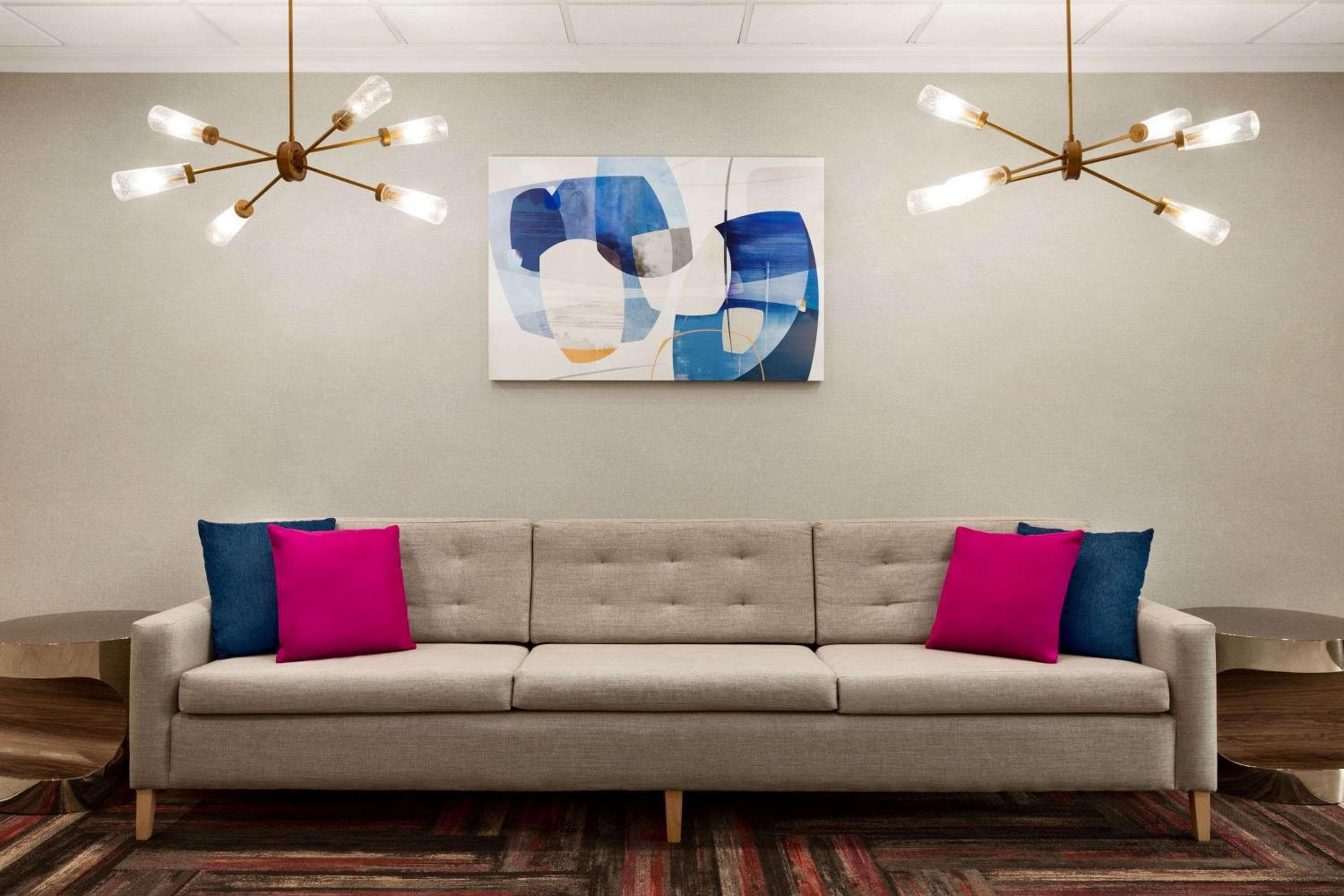 La Quinta Inn & Suites by Wyndham Lackawanna