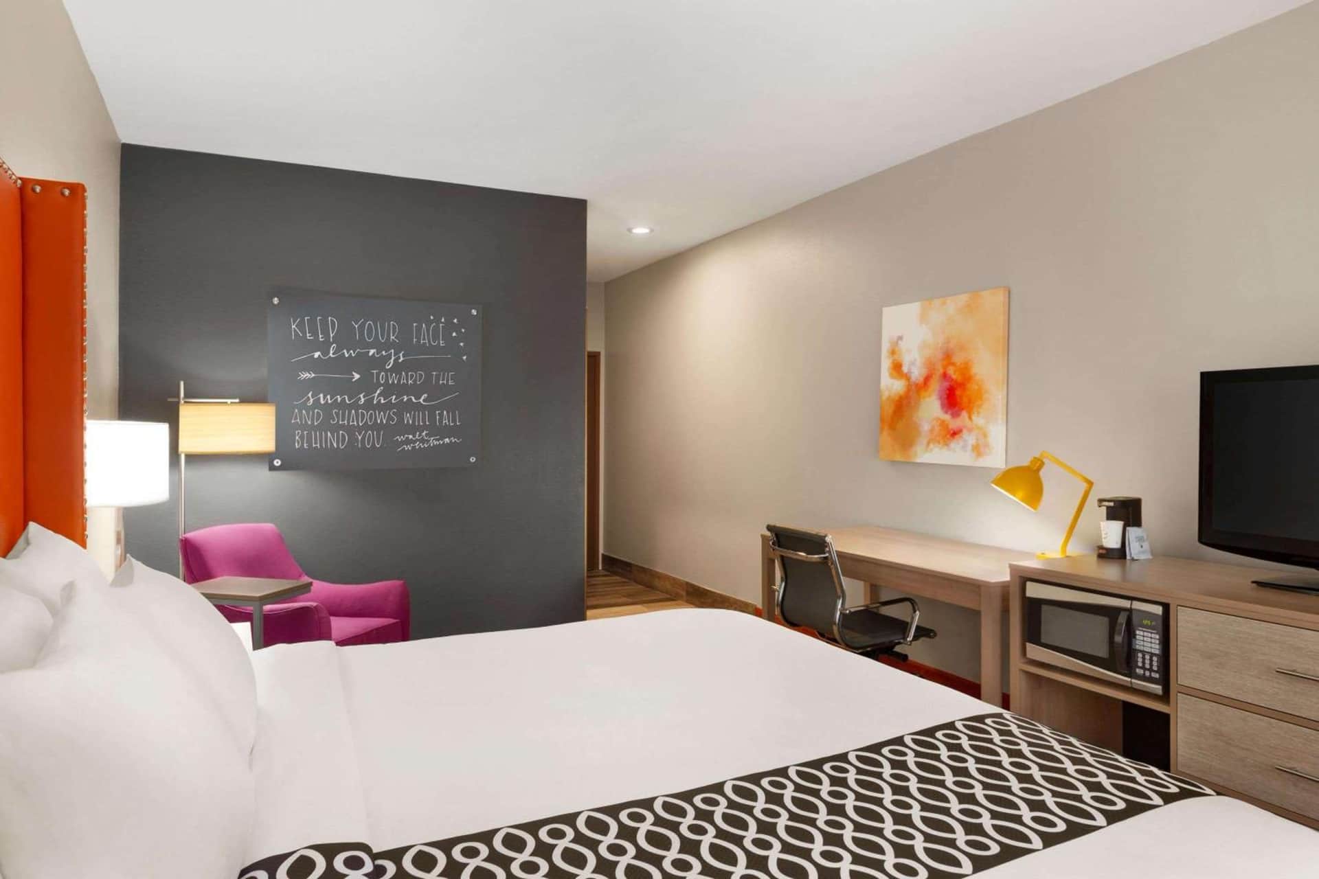La Quinta Inn & Suites by Wyndham Lackawanna