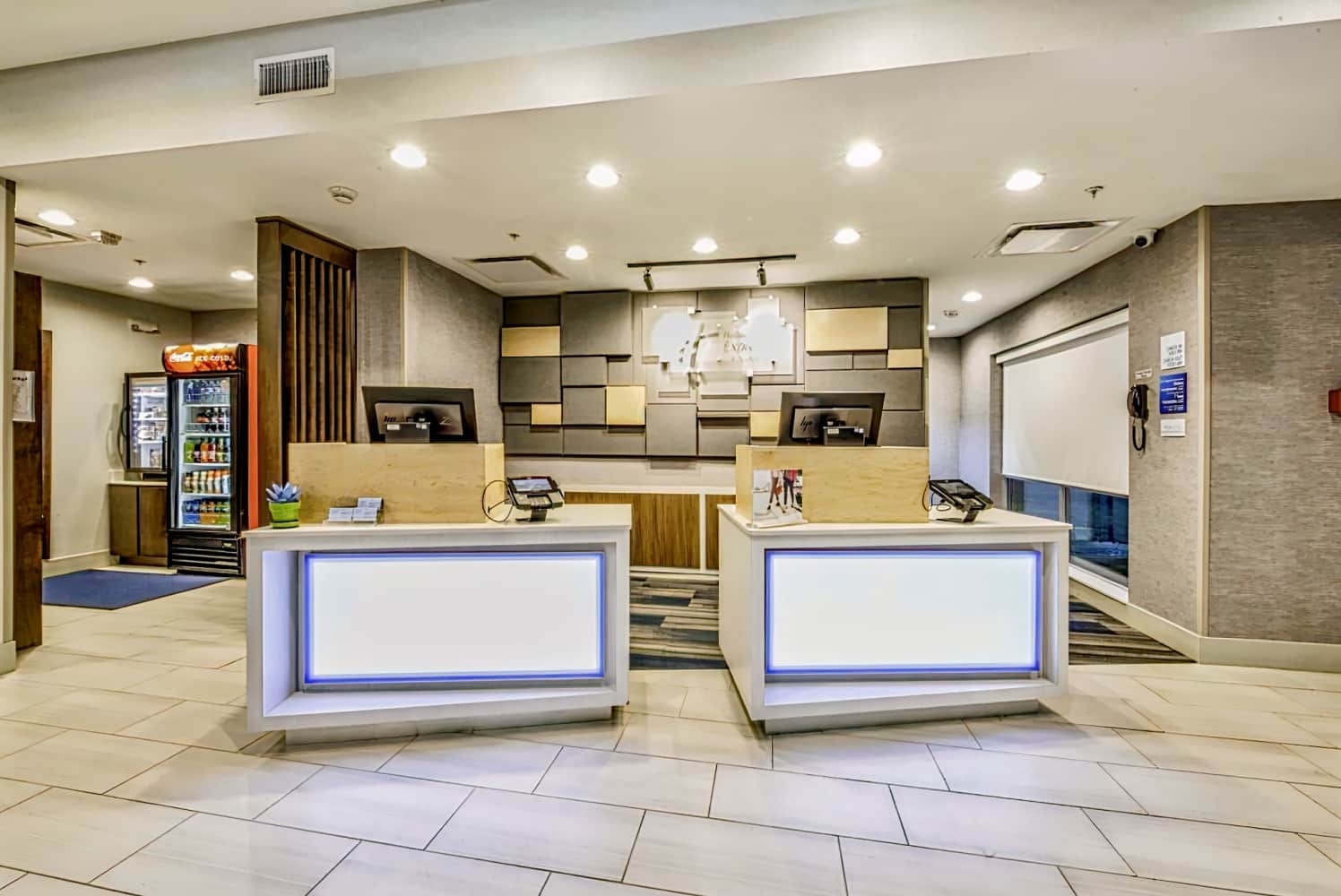 Holiday Inn Express & Suites Dallas NW - Farmers Branch