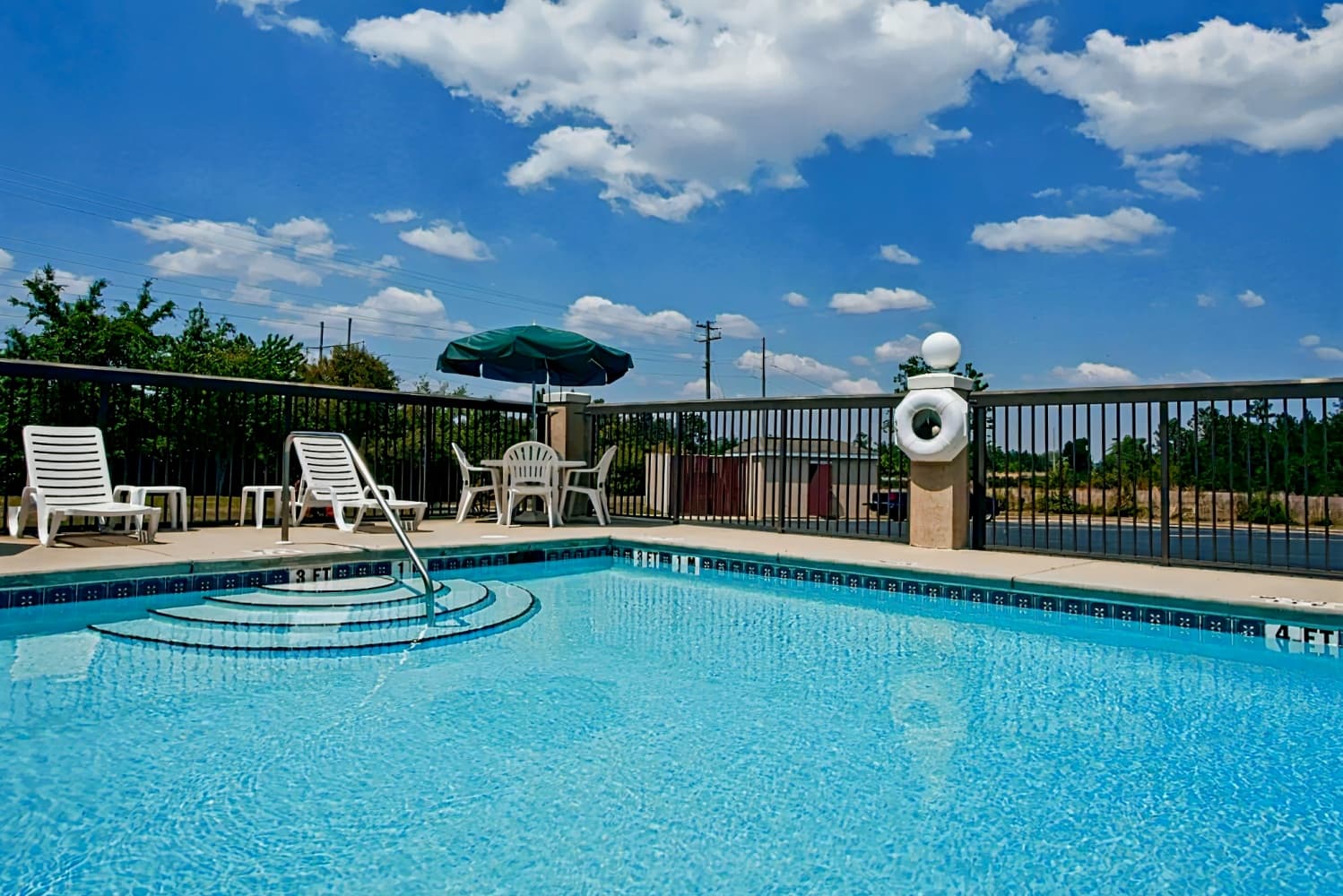 Holiday Inn Express Hotel & Suites Milton