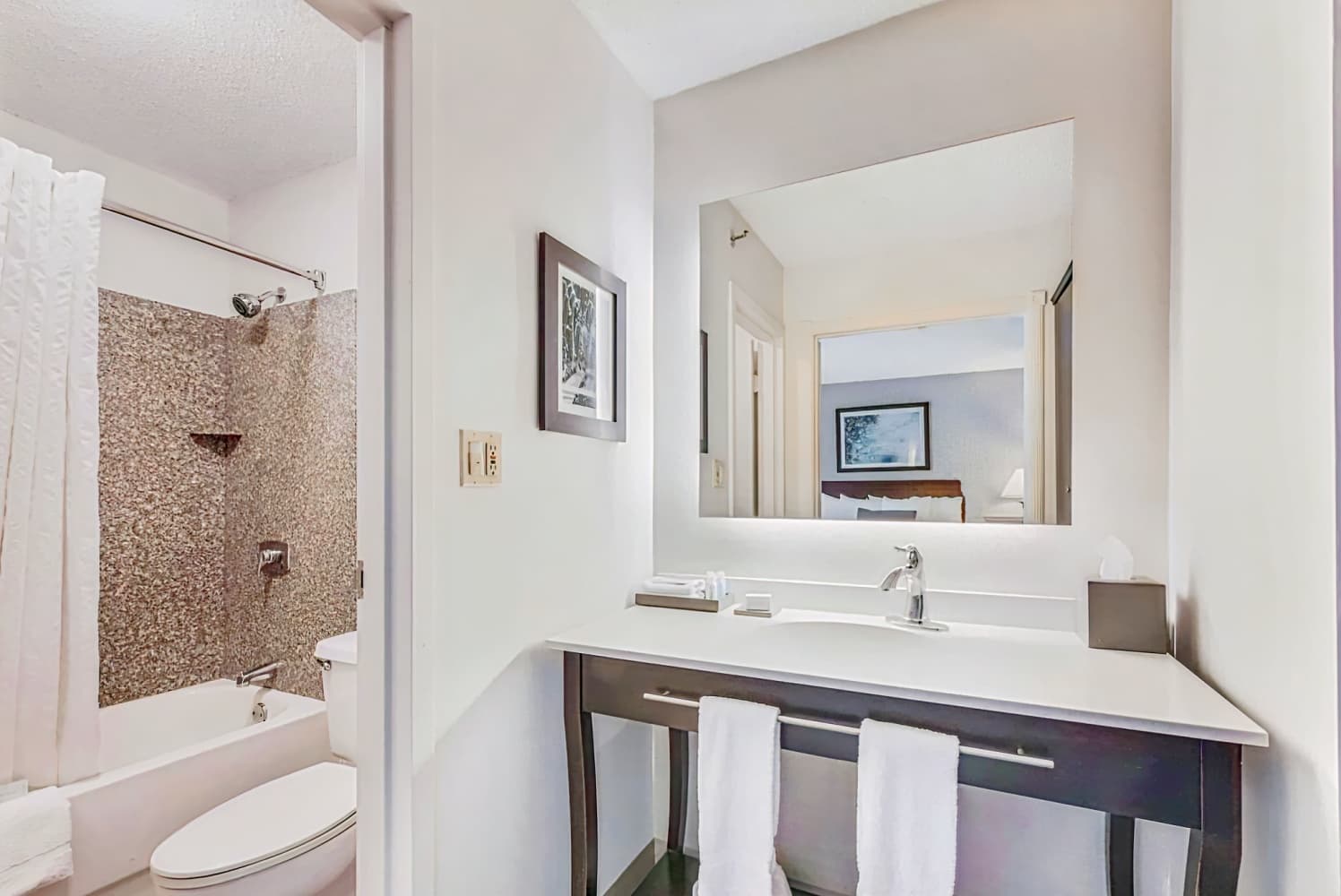 The Blu Hotel, Ascend Hotel Collection
