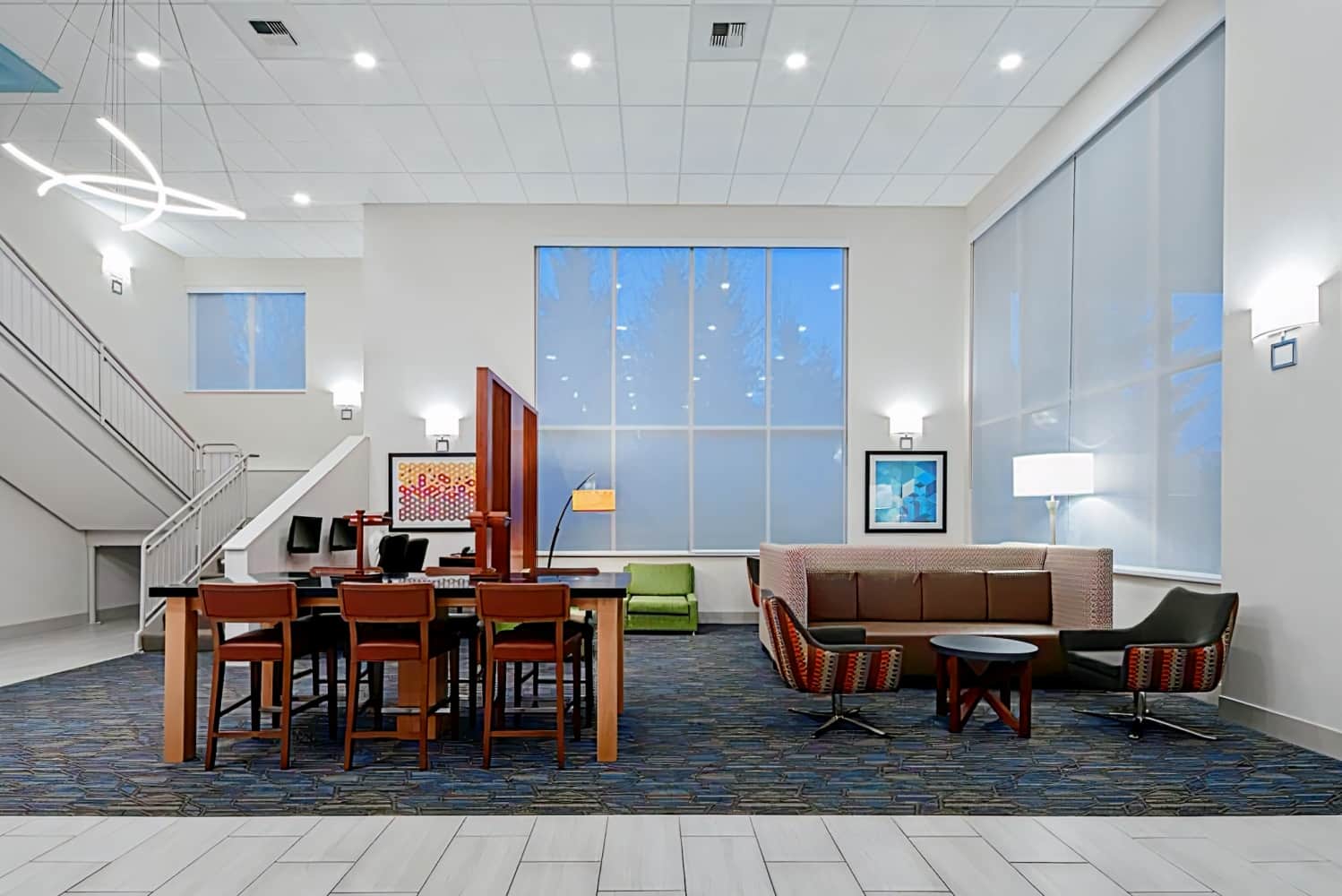 Holiday Inn Express & Suites Seattle-Sea-Tac Airport