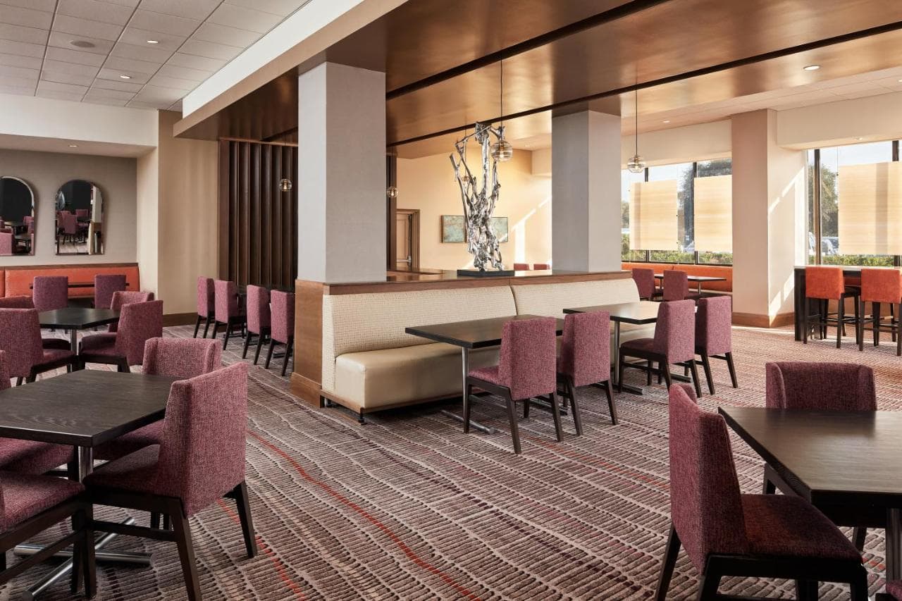 Crowne Plaza Dallas Market Center