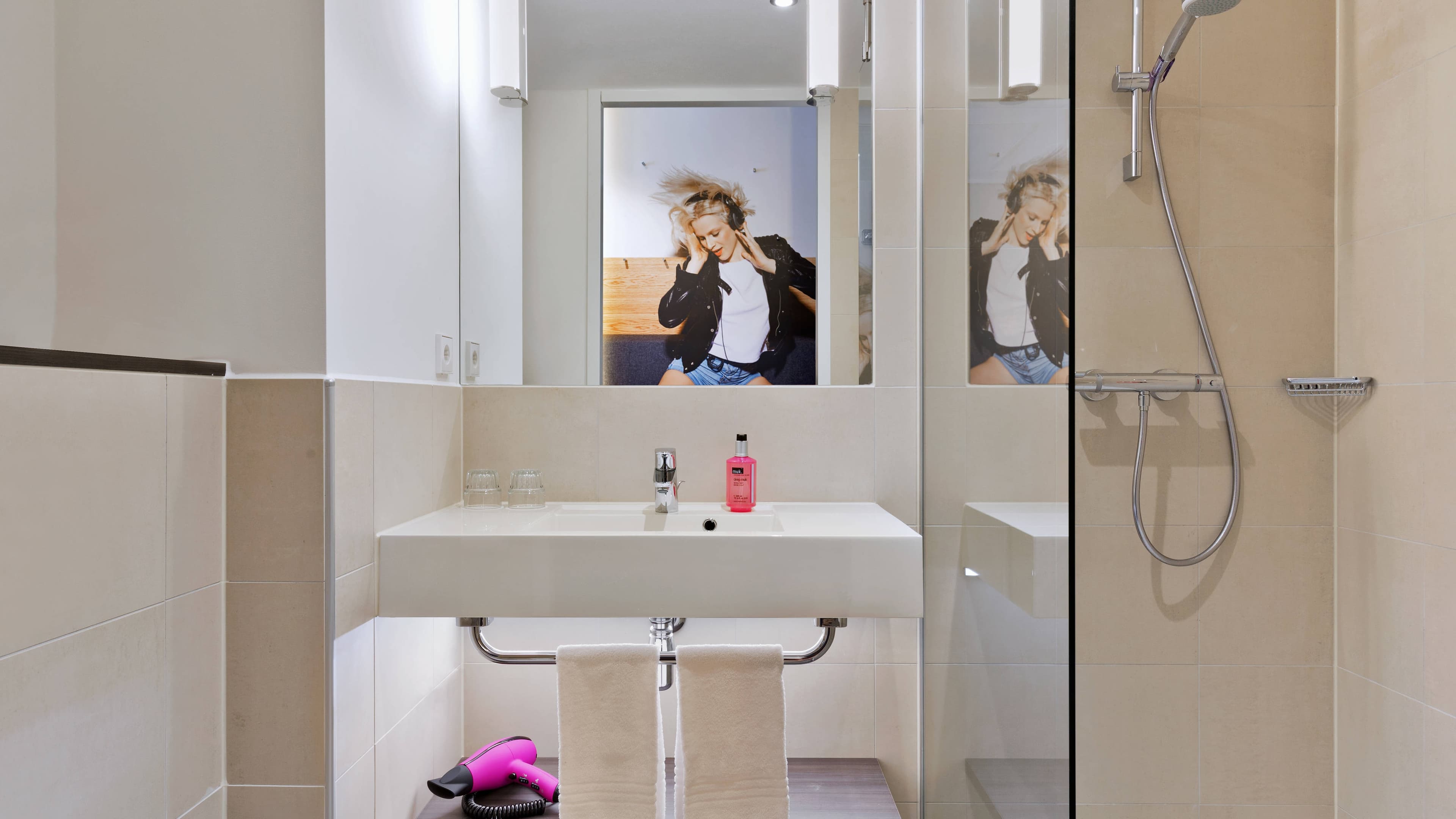 Moxy Amsterdam Houthavens