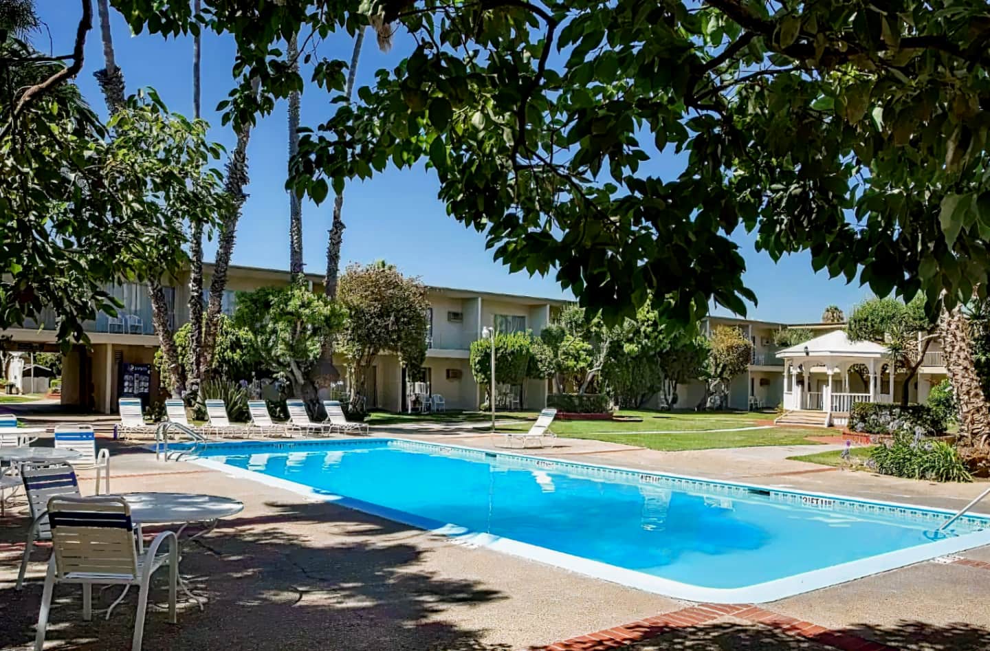 Golden Sails Hotel