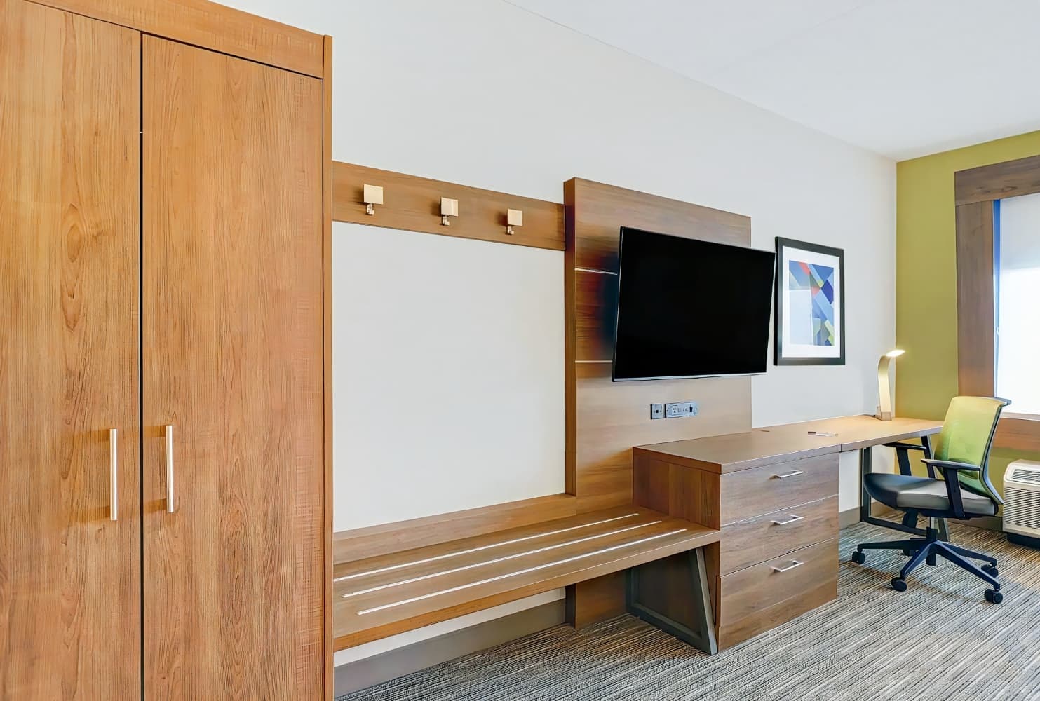 Holiday Inn Express Kingston West
