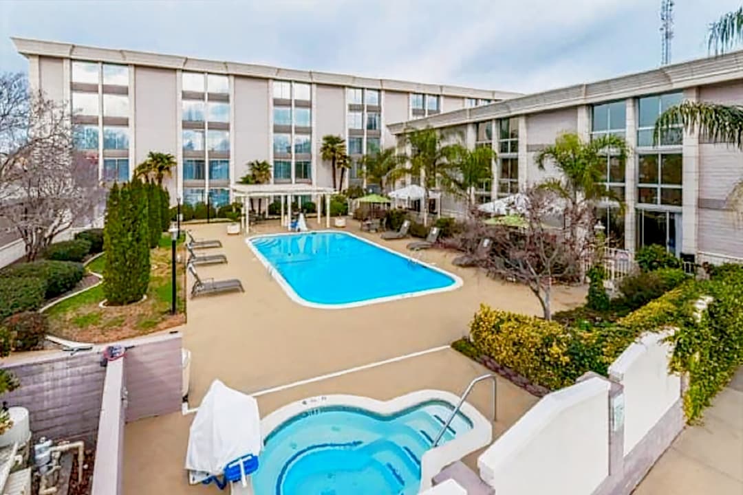 DoubleTree by Hilton Chico