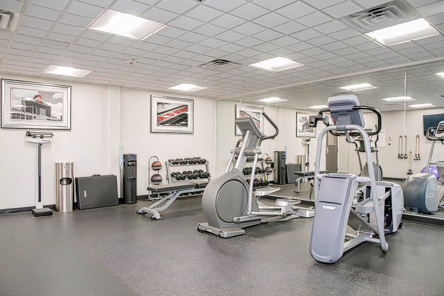 Holiday Inn Express & Suites Columbus - Polaris Parkway