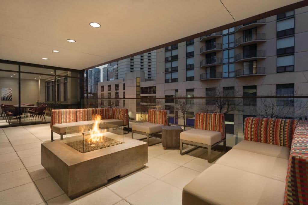 Home2 Suites by Hilton Chicago River North