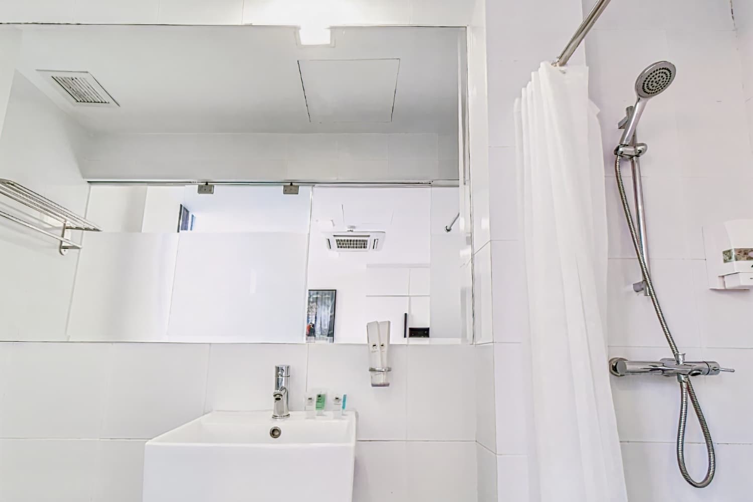 Q Loft Hotels@Mackenzie