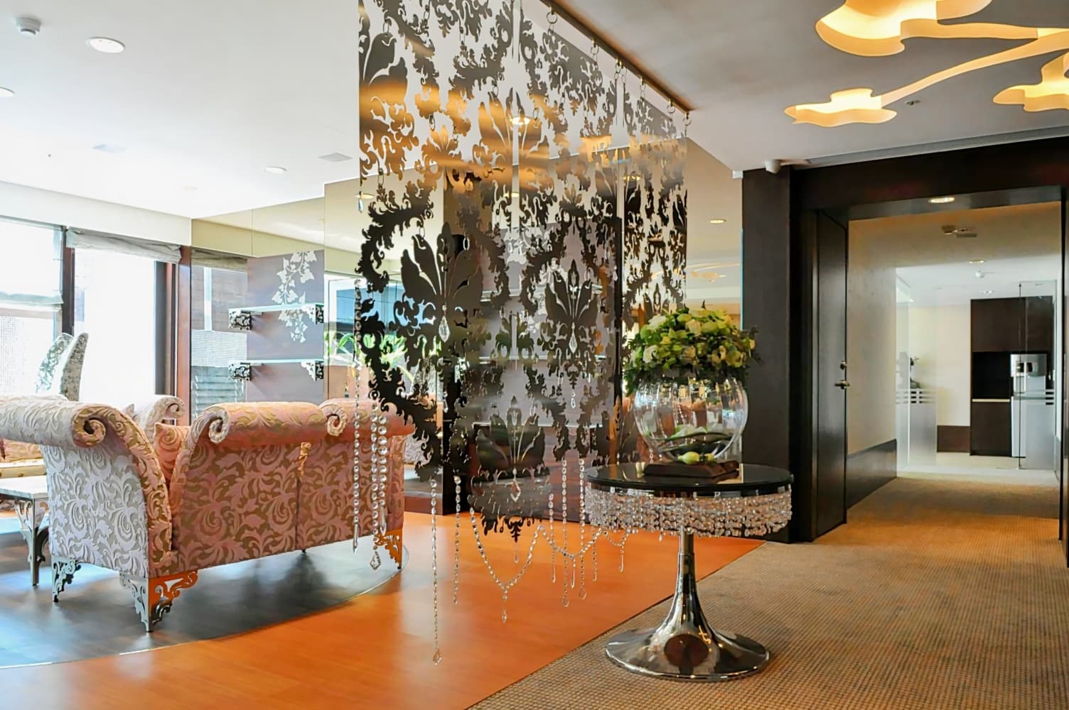 尊爵天際大飯店 Monarch Skyline Hotel