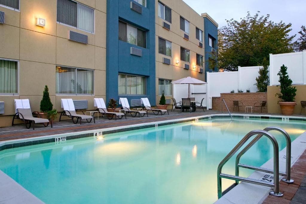 Four Points by Sheraton Melville Long Island