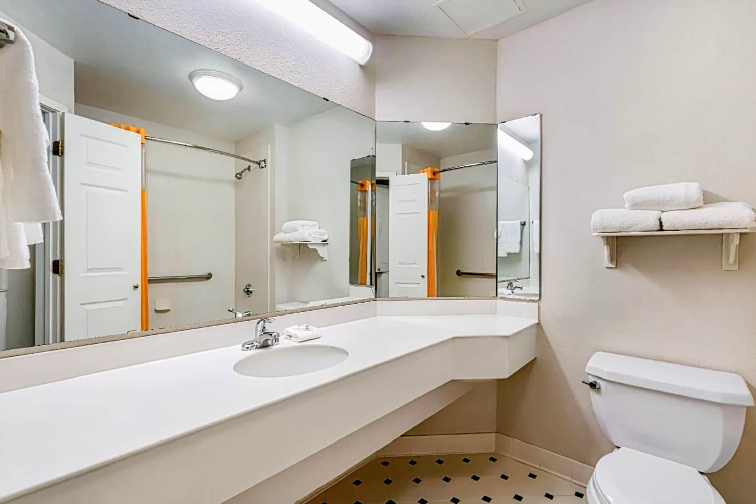 La Quinta Inn & Suites by Wyndham Phoenix West Peoria