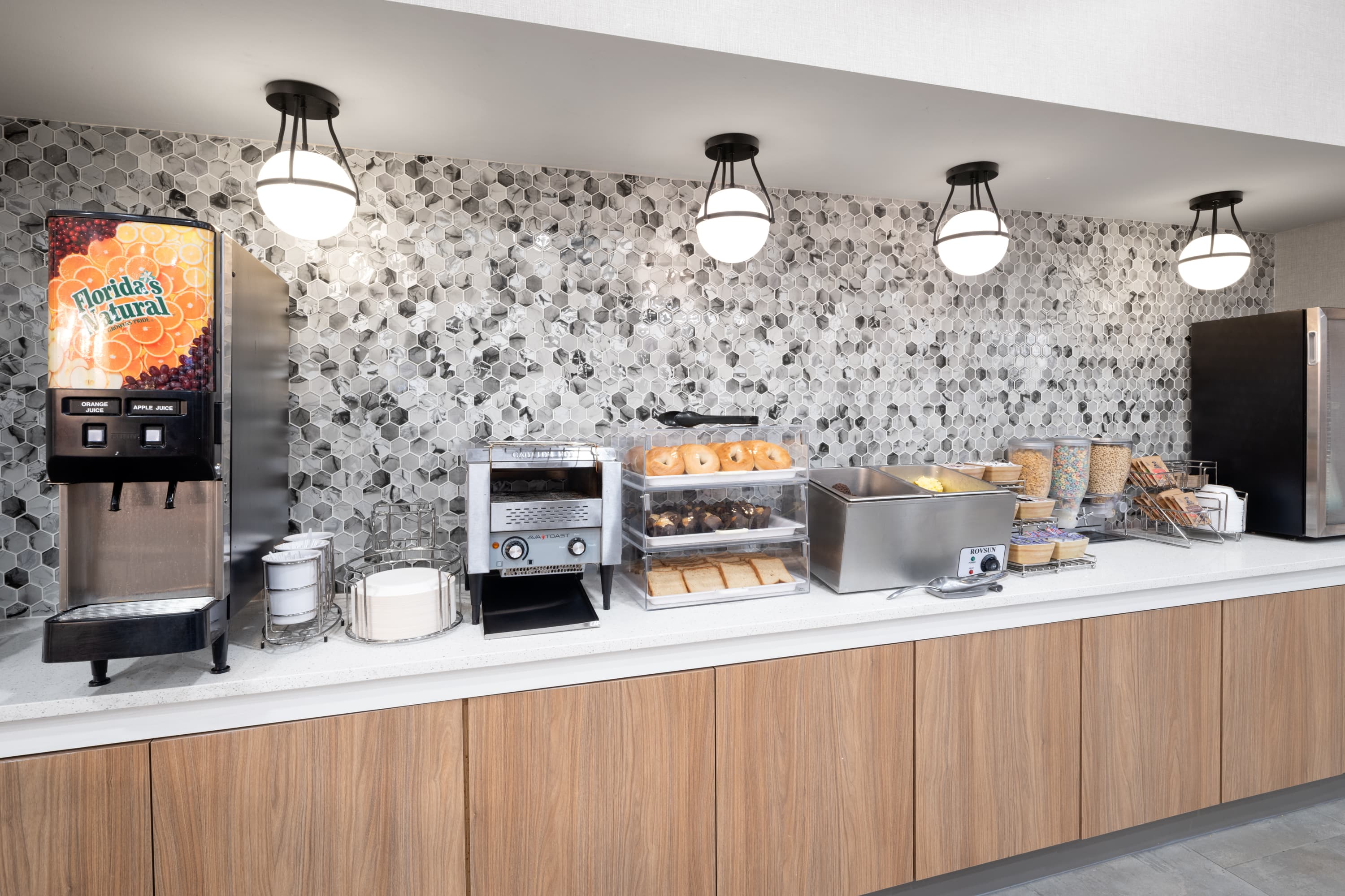 La Quinta Inn & Suites by Wyndham Raleigh Cary