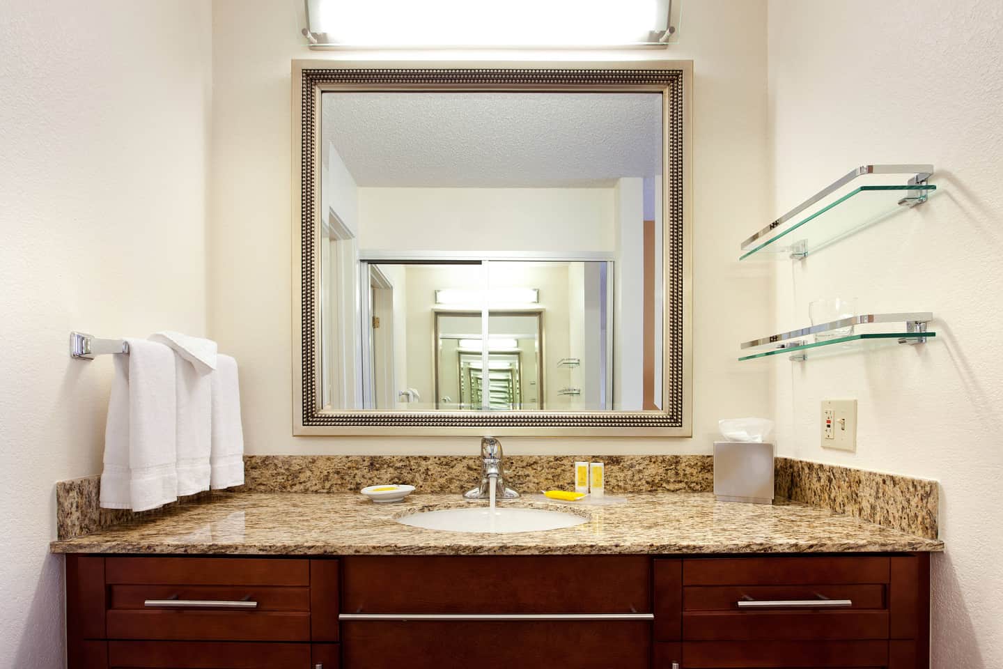 Sonesta ES Suites San Antonio Downtown Alamo Plaza