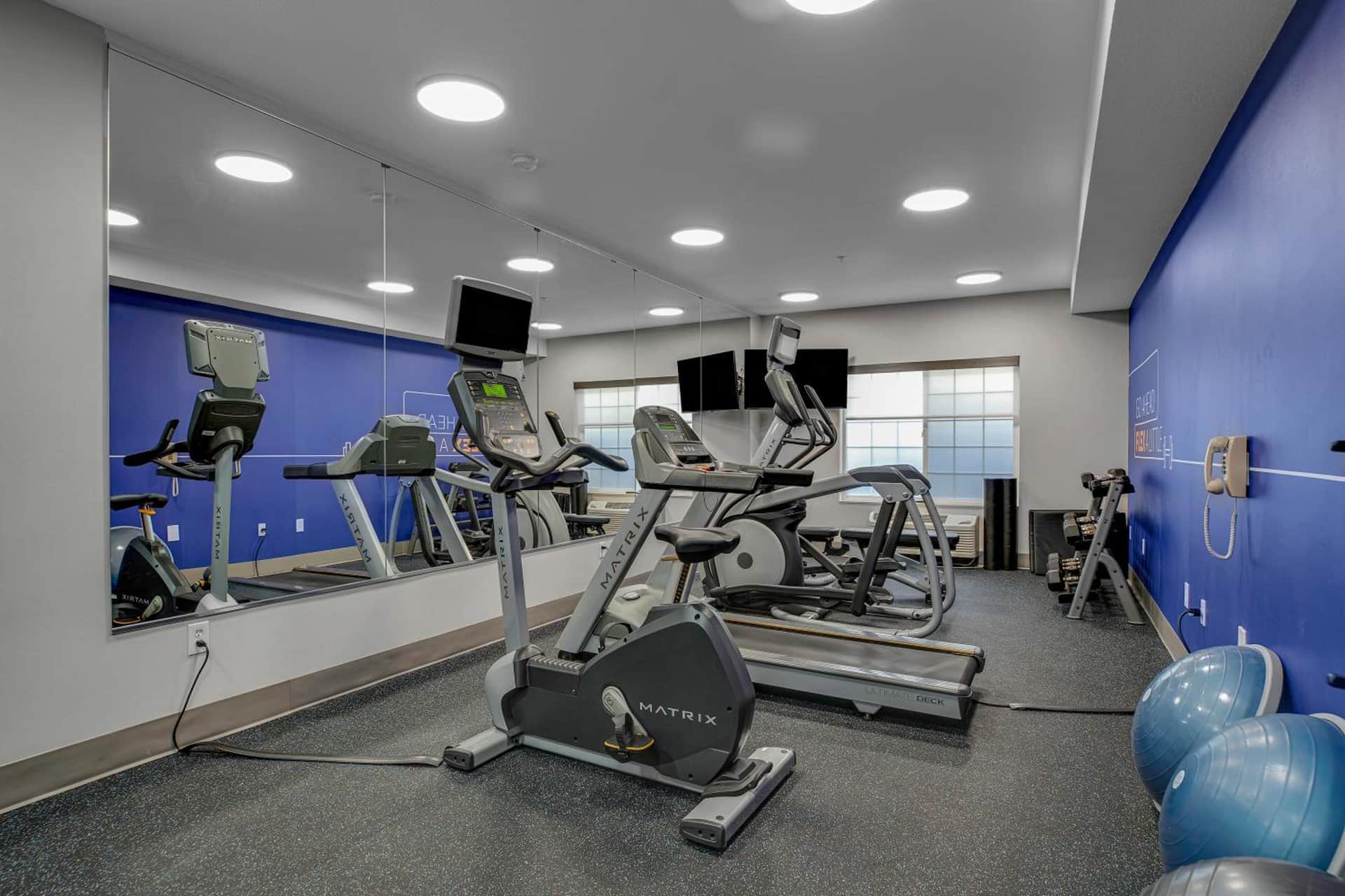 Holiday Inn Express Hotel & Suites Portland - Jantzen Beach, an IHG Hotel