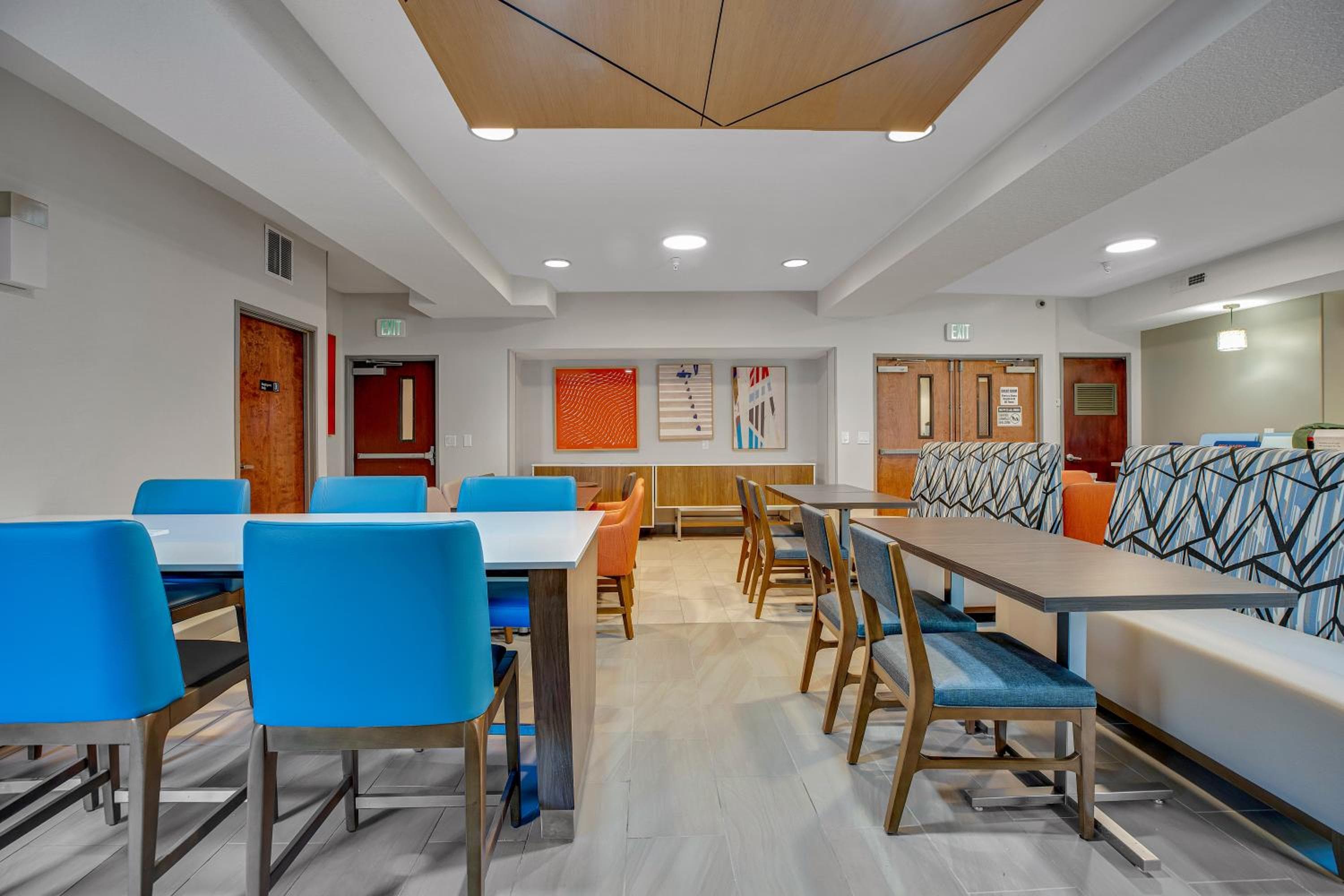 Holiday Inn Express Hotel & Suites Portland - Jantzen Beach, an IHG Hotel