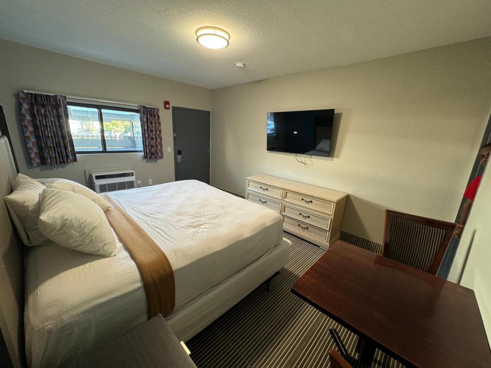 Essence Express Elizabeth EWR Airport