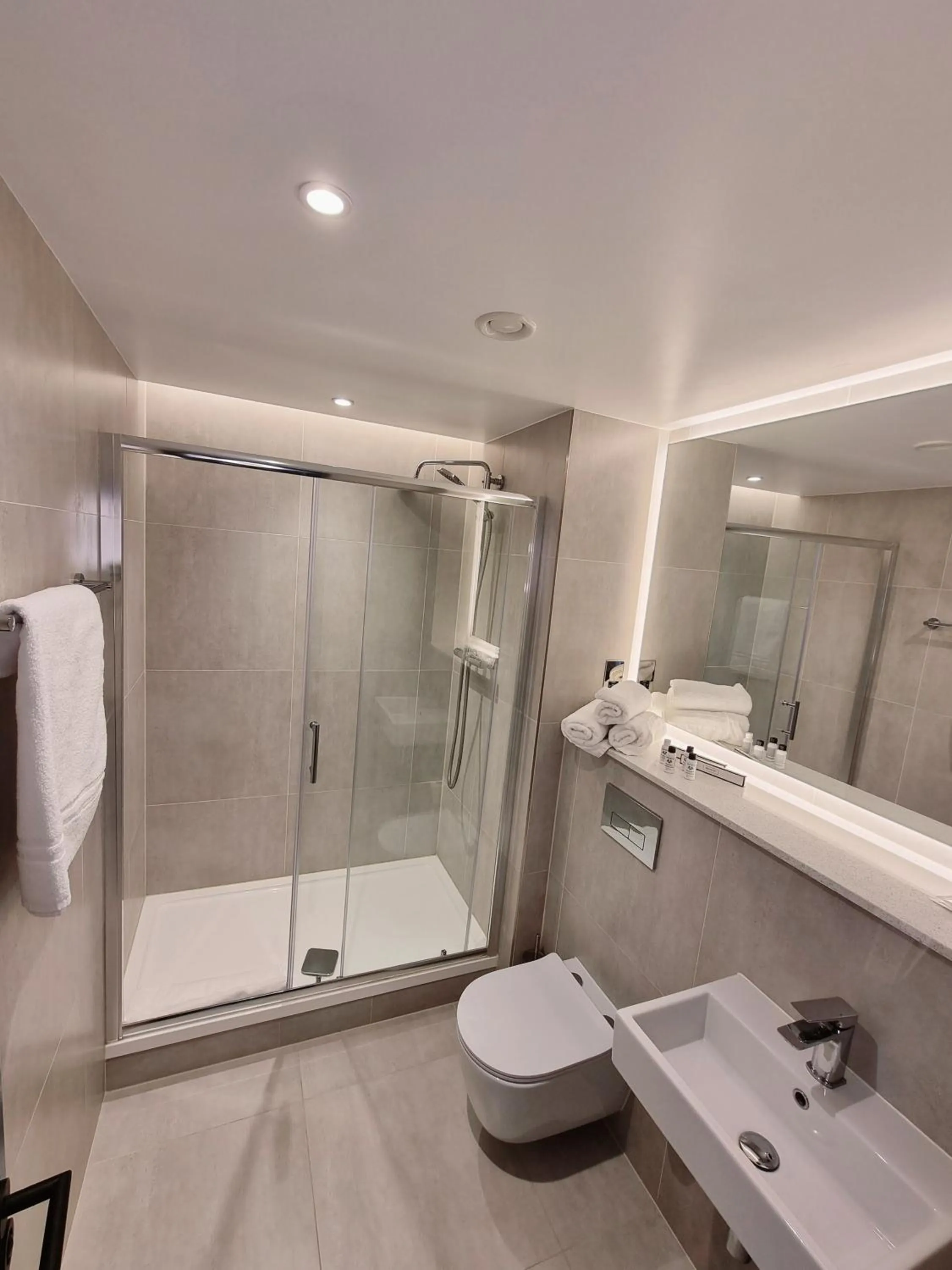 Axiom Park Hotel