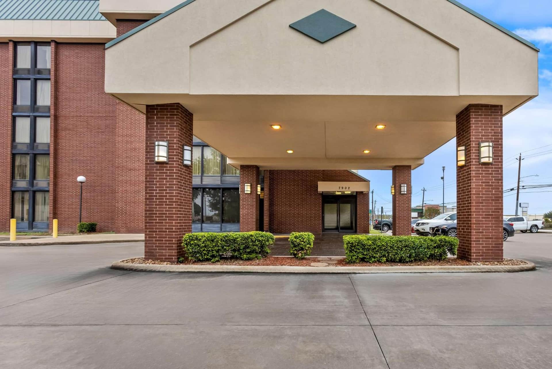 Sonesta Essential Houston Hobby Airport