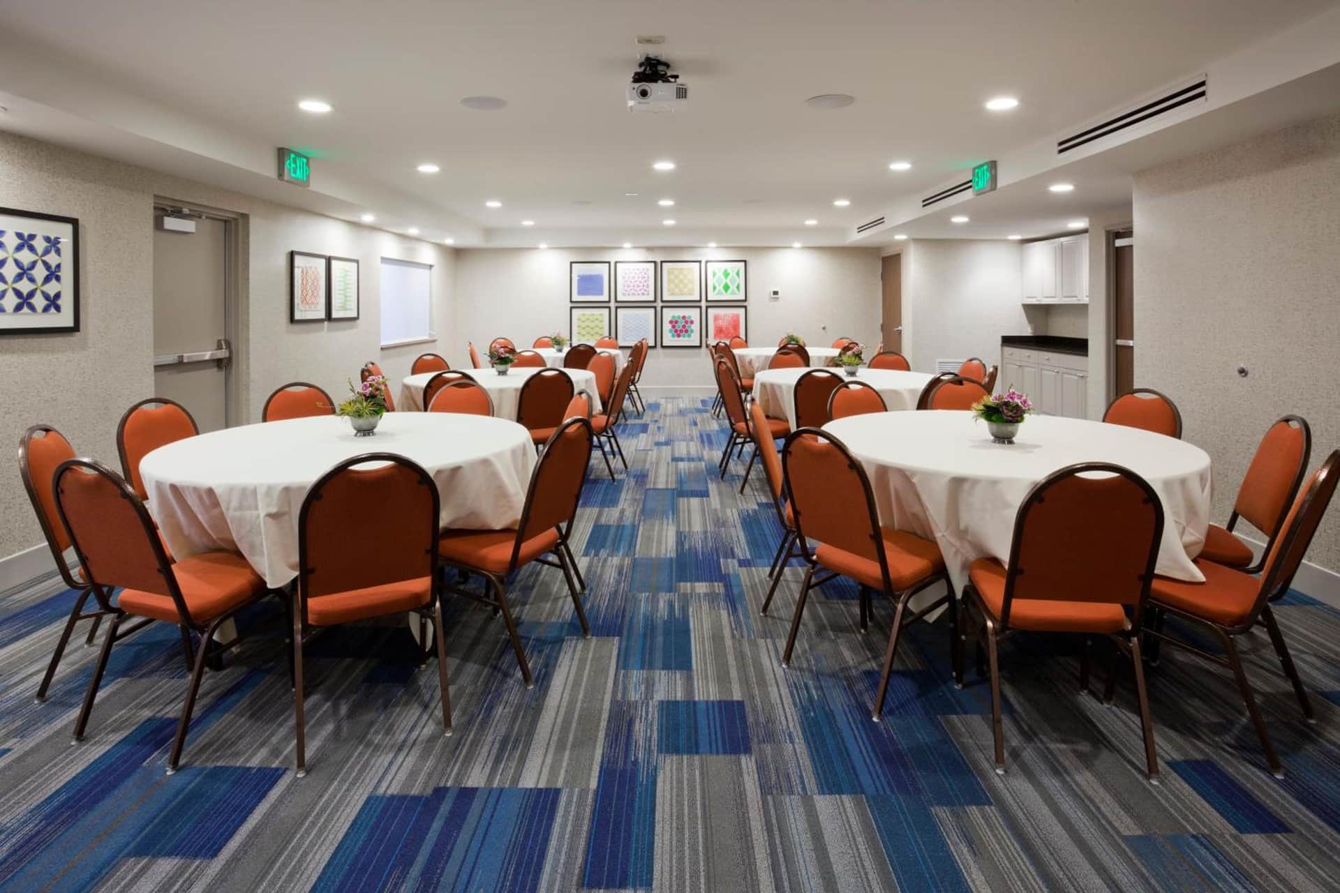 Holiday Inn Express & Suites Minneapolis (Golden Valley)