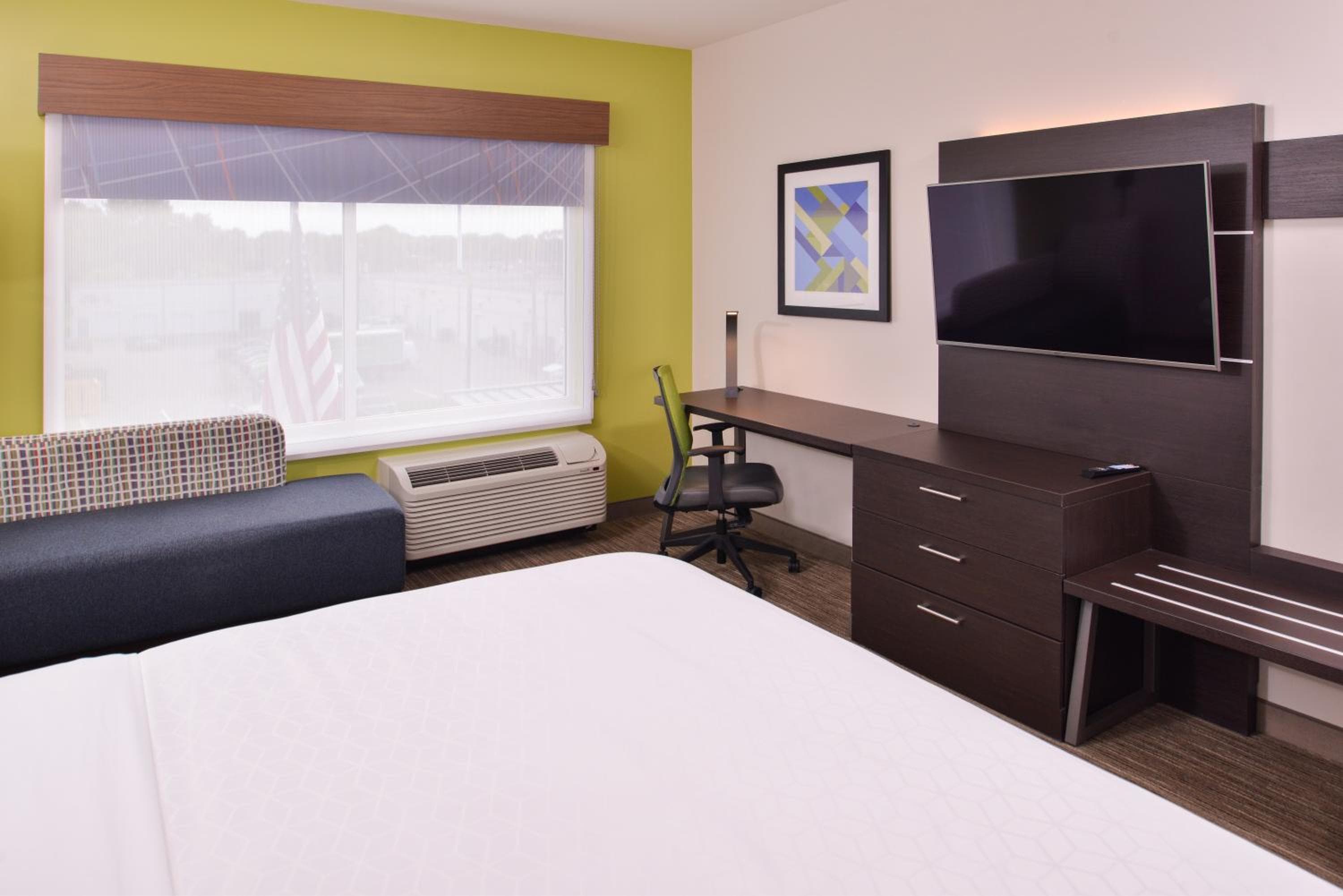 Holiday Inn Express & Suites - Mall of America - MSP Airport