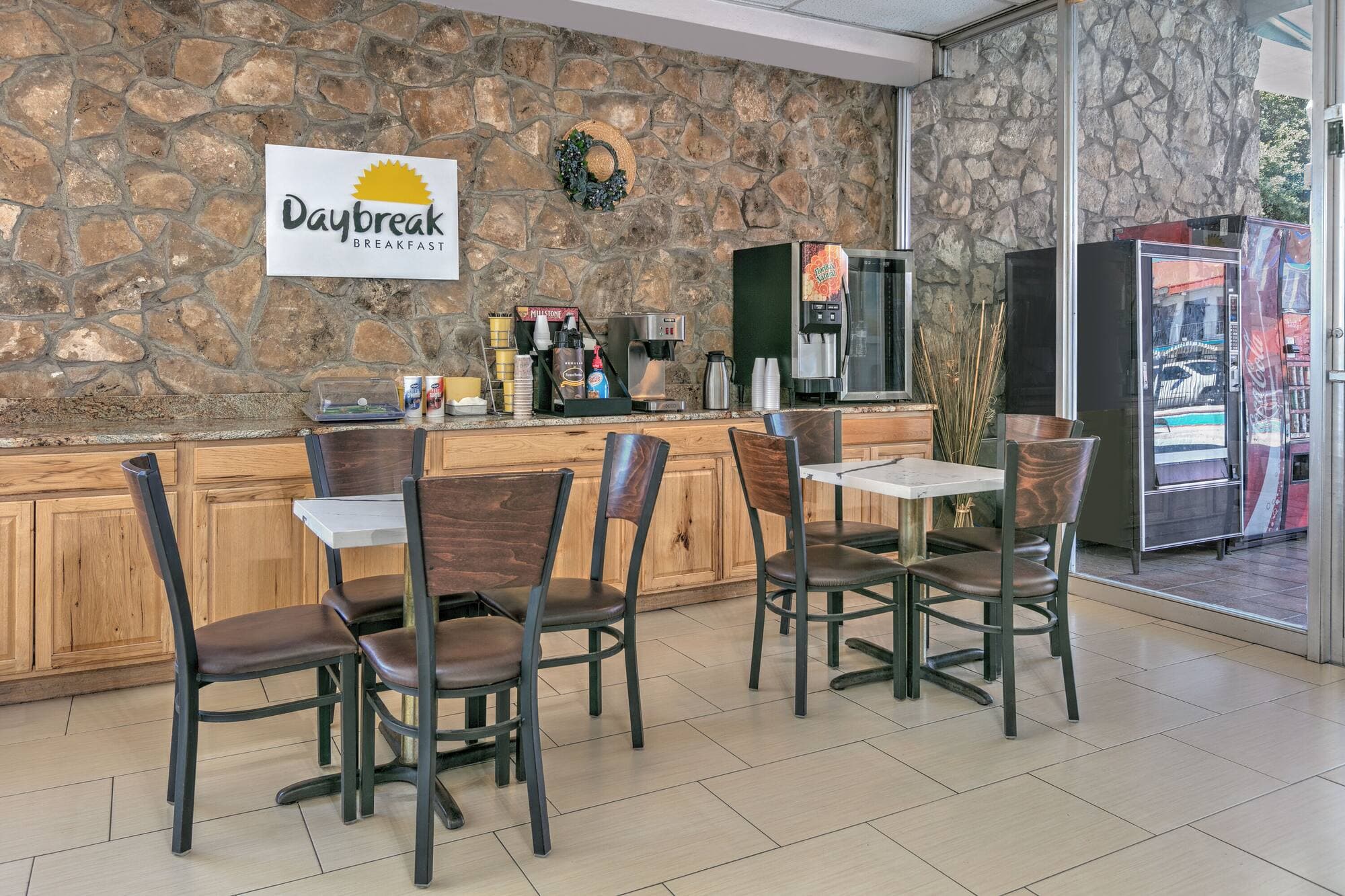 Days Inn by Wyndham South Fort Worth