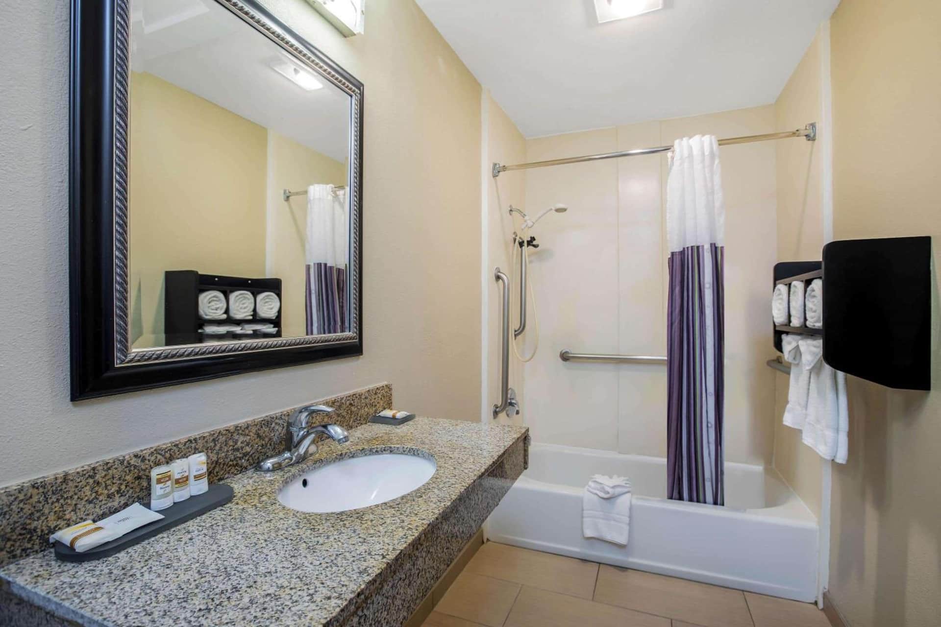 La Quinta Inn & Suites by Wyndham Carlsbad - Legoland Area