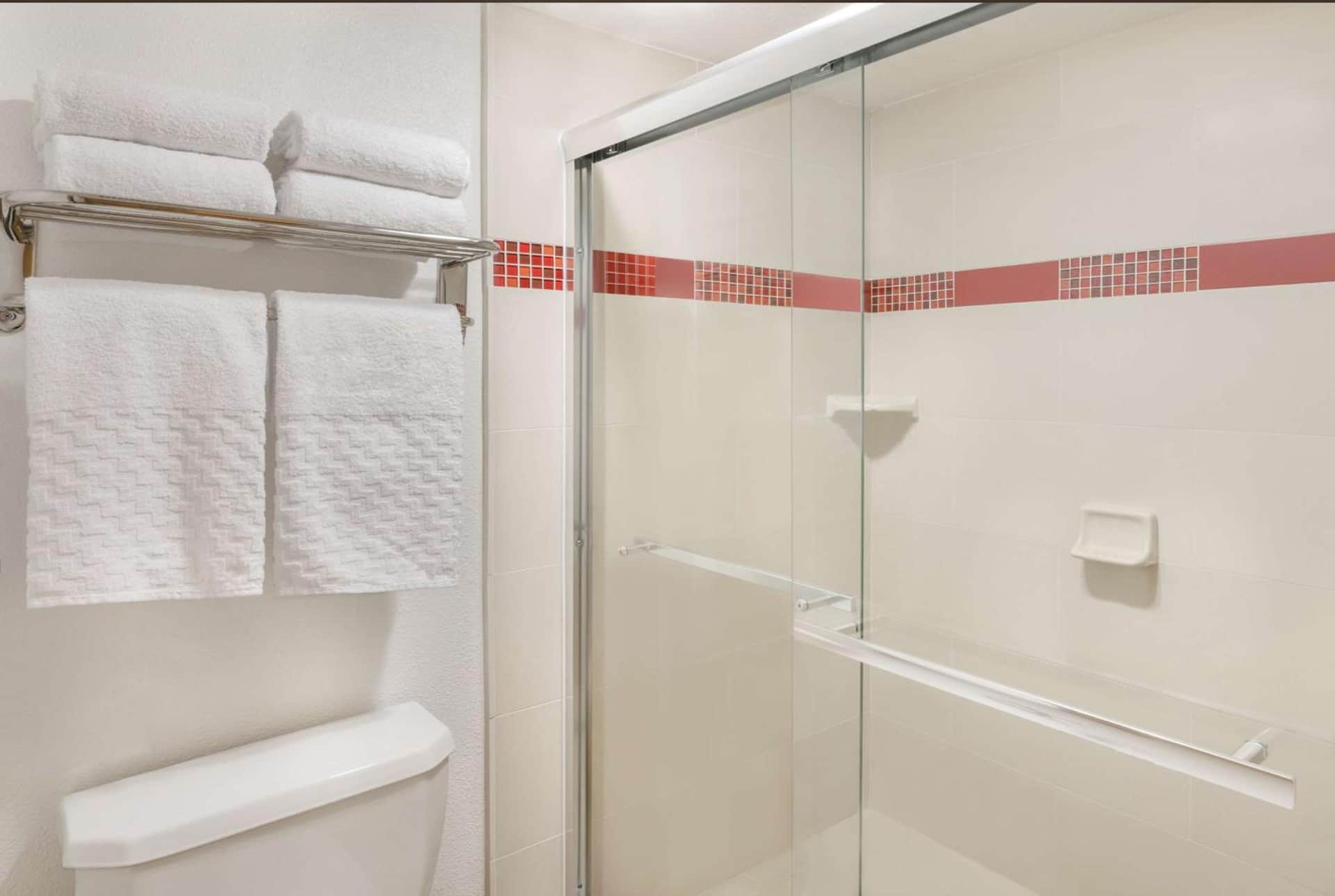 Best Western PLUS RAFFLES INN & SUITES