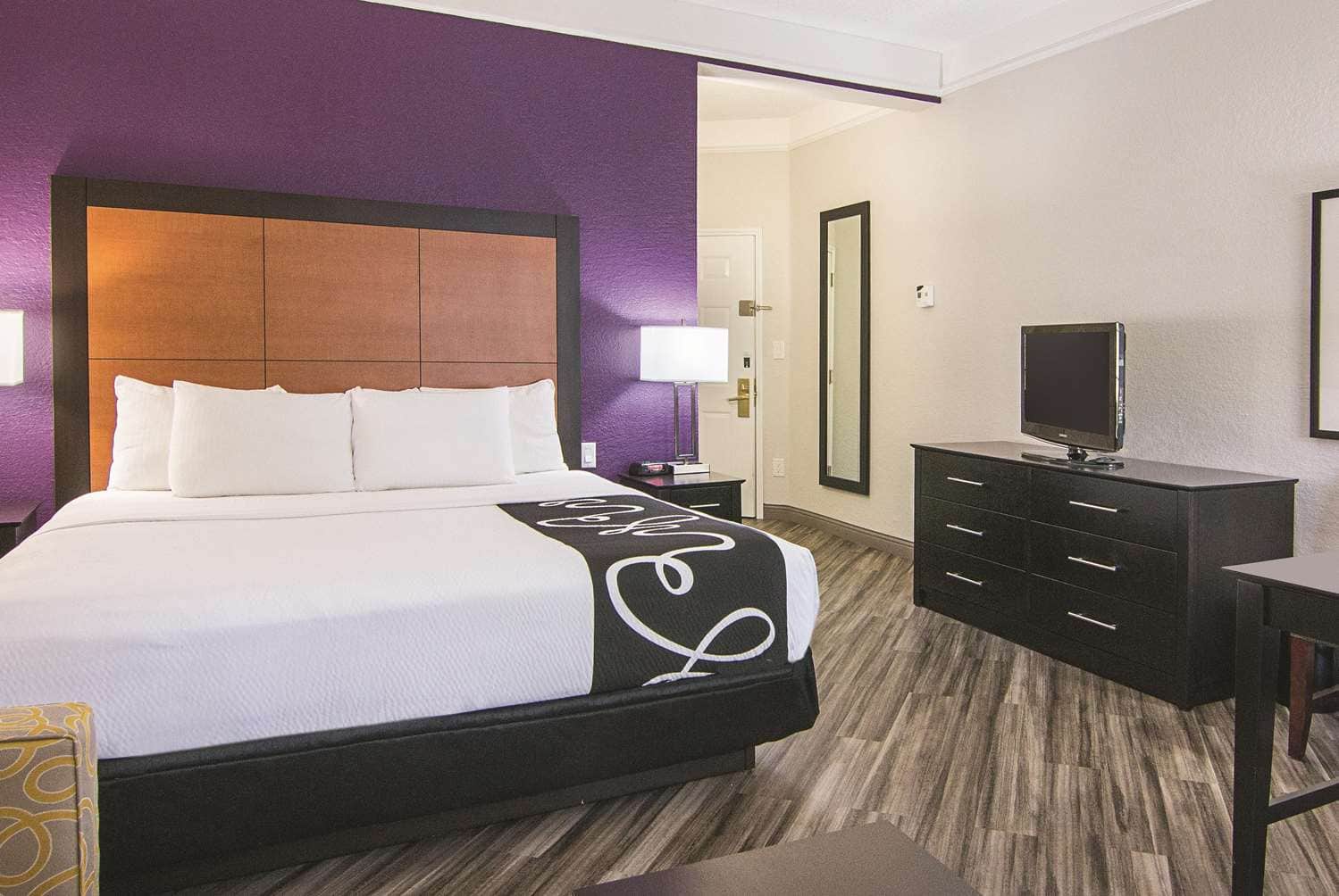 La Quinta Inn & Suites by Wyndham Orlando Airport