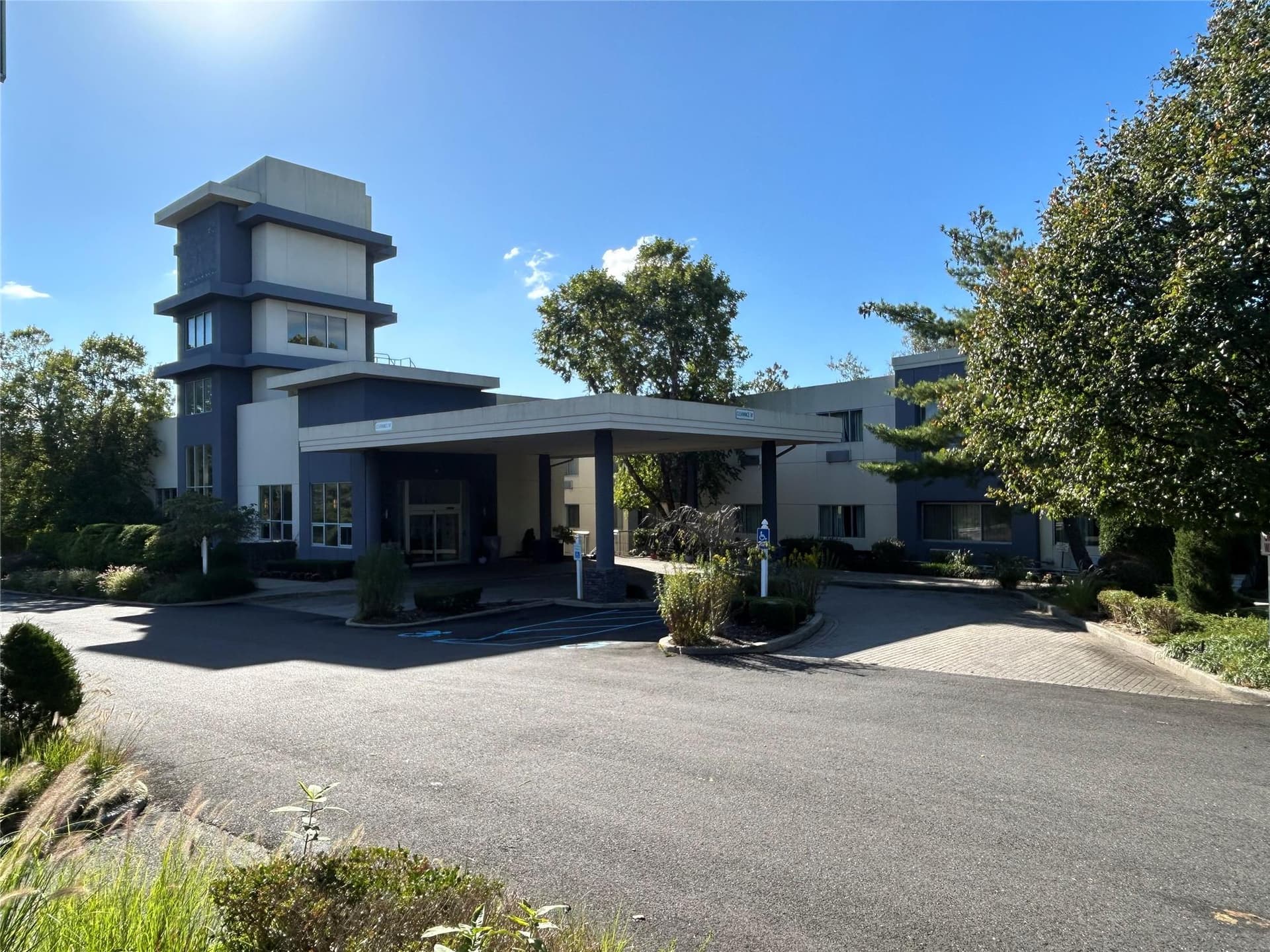 Best Western Premier Plainview-Long Island Hotel