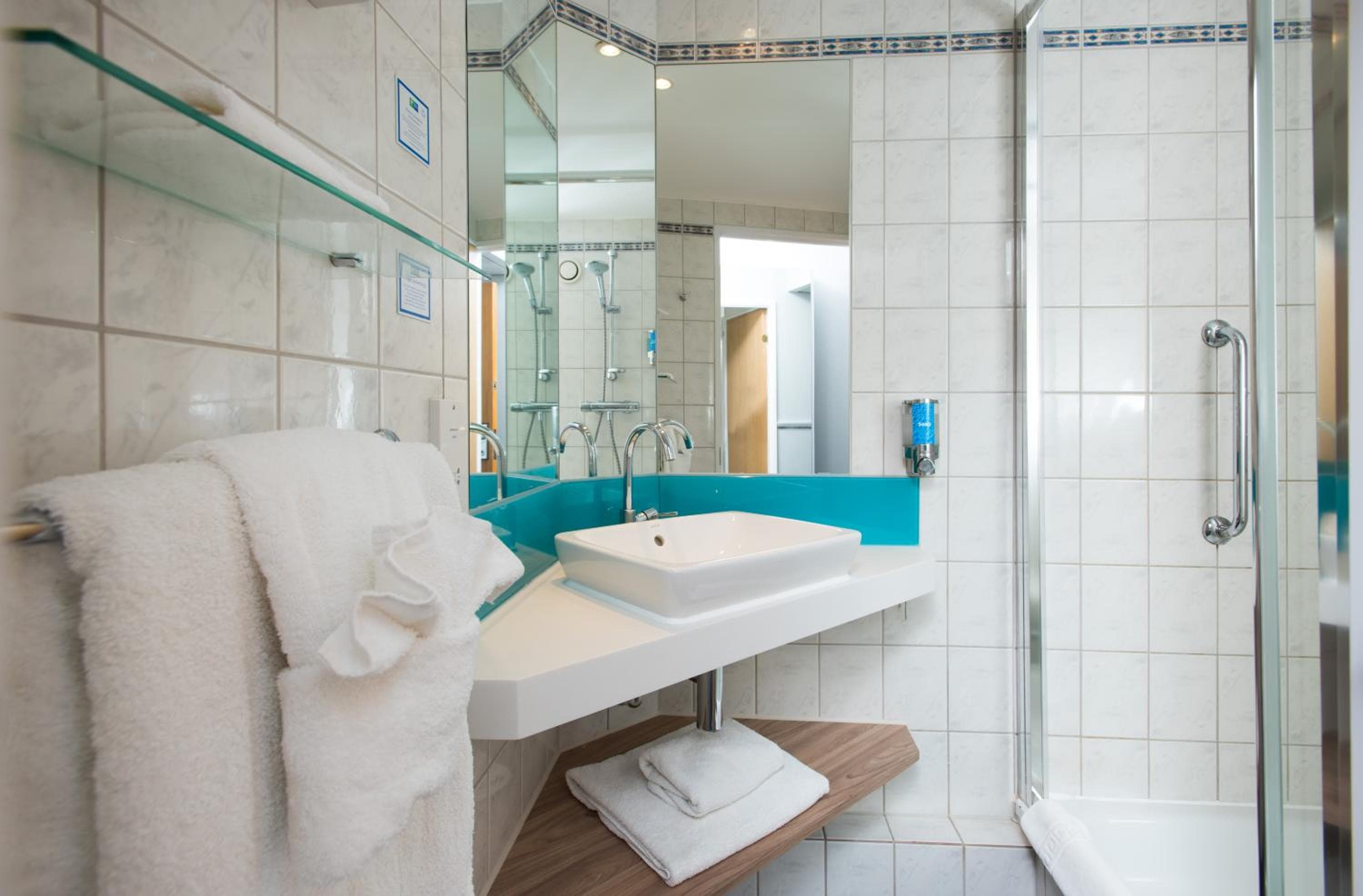 Holiday Inn Express London Luton Airport by IHG