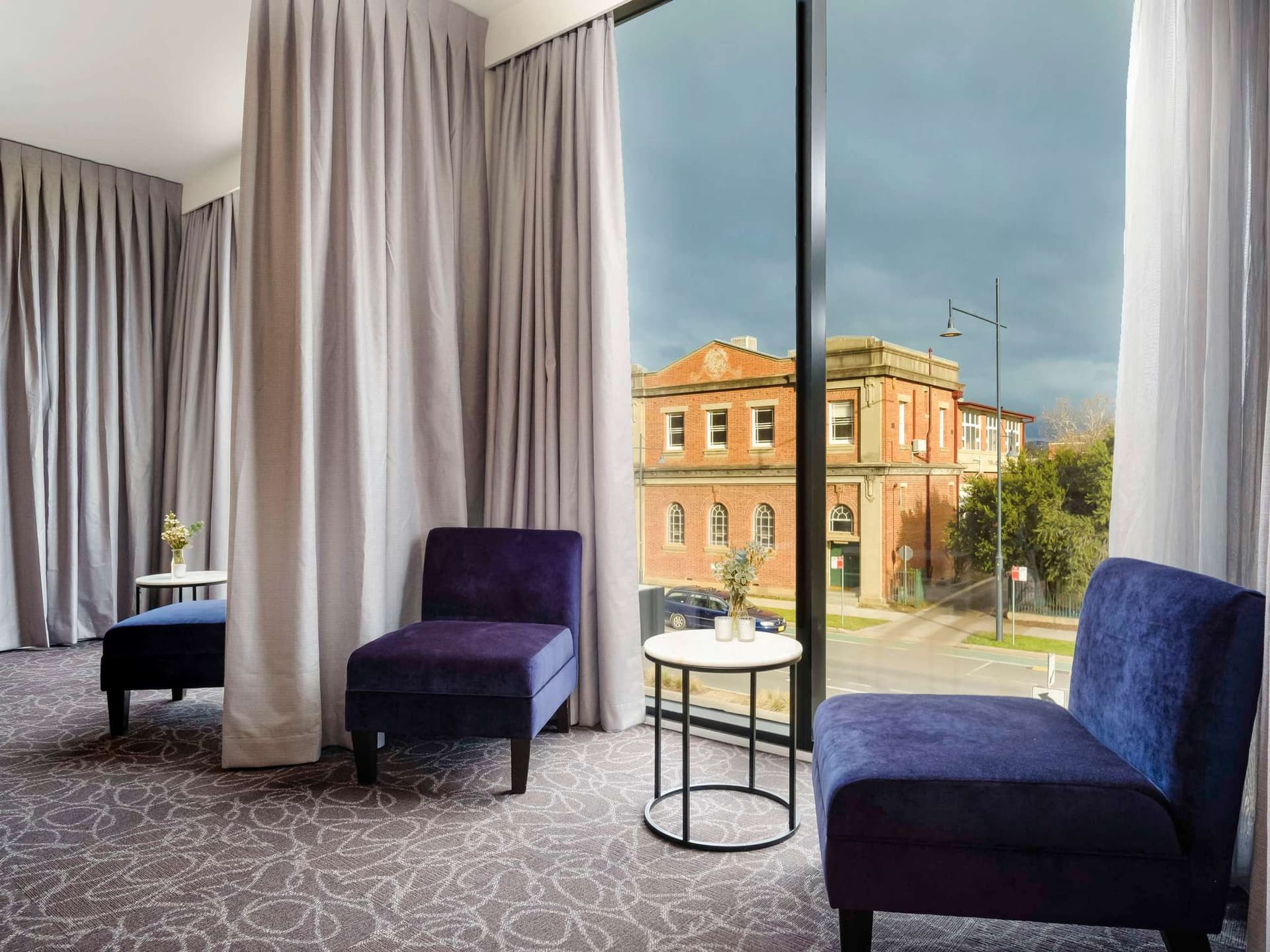 Mantra Albury