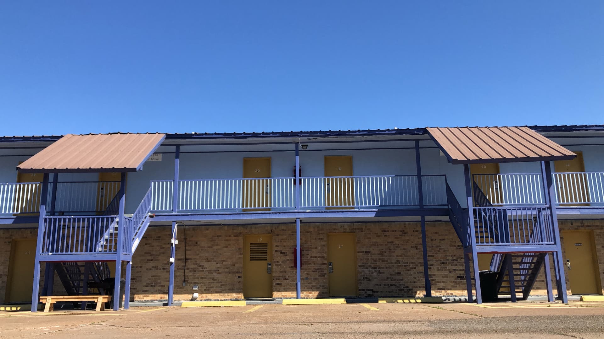 LAKE COUNTRY INN
