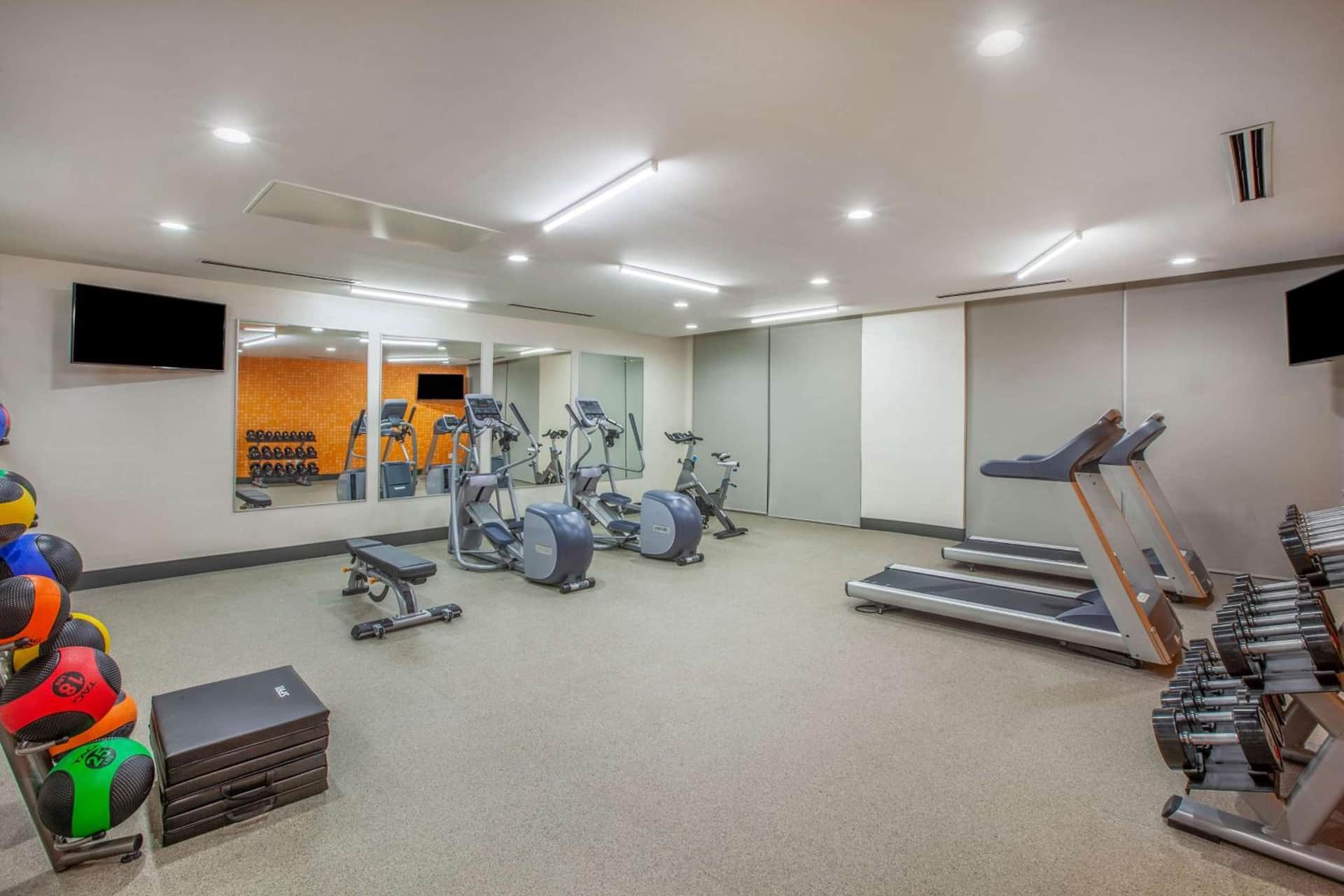 La Quinta Inn & Suites by Wyndham Dallas Duncanville