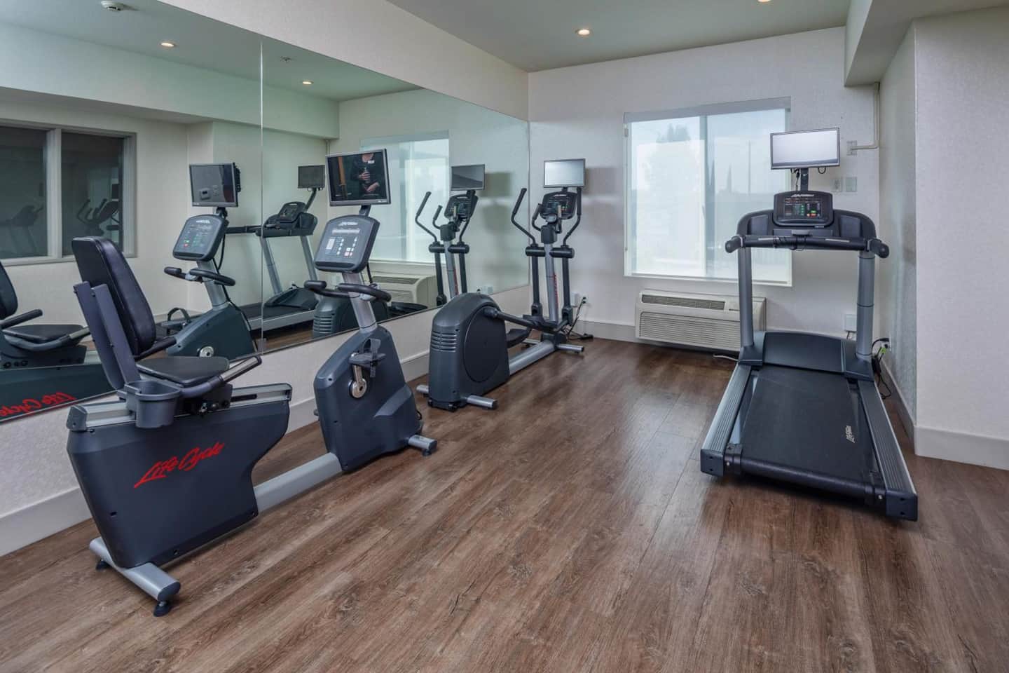 Holiday Inn Express & Suites Modesto