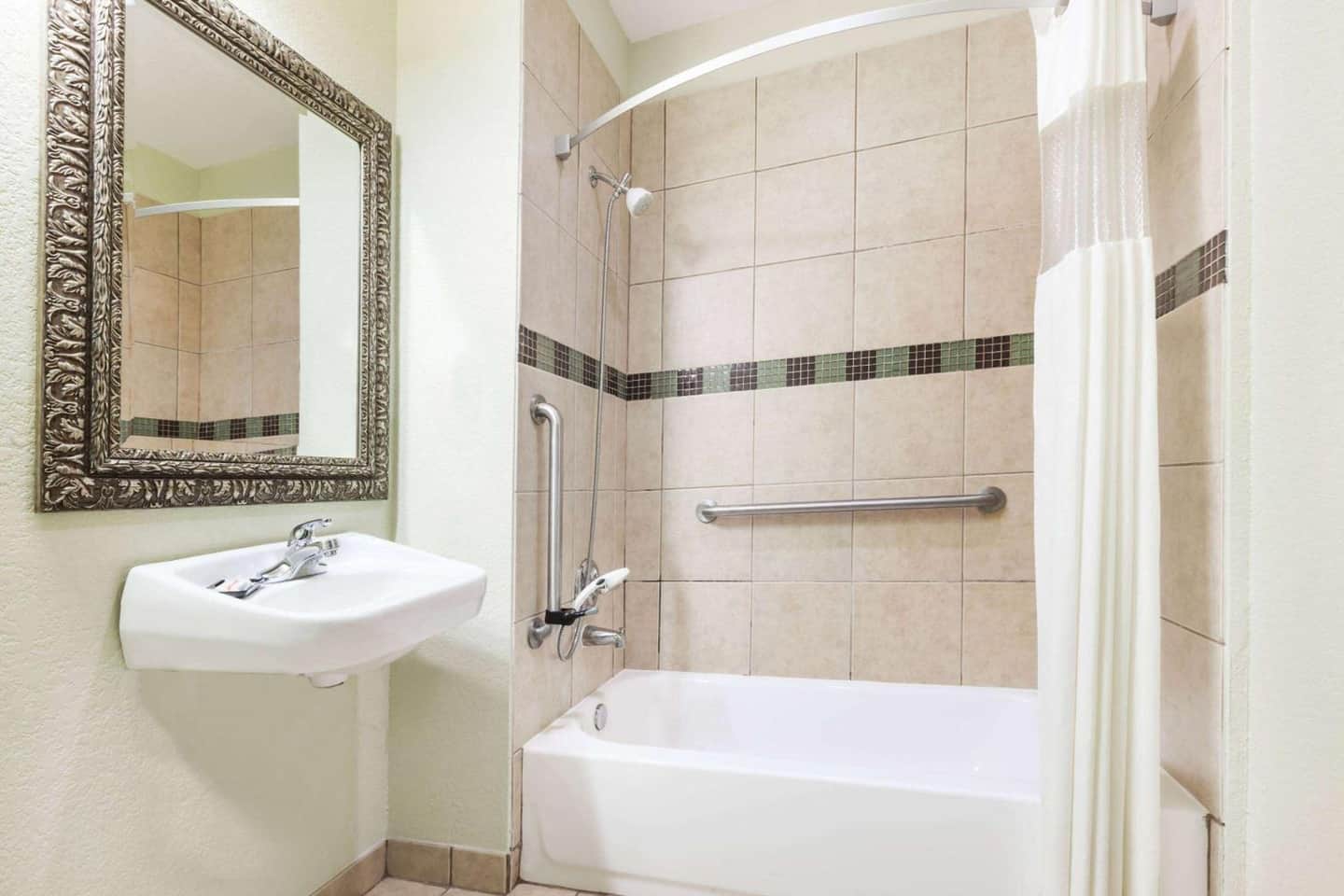 Grander Inn & Suites by IHG